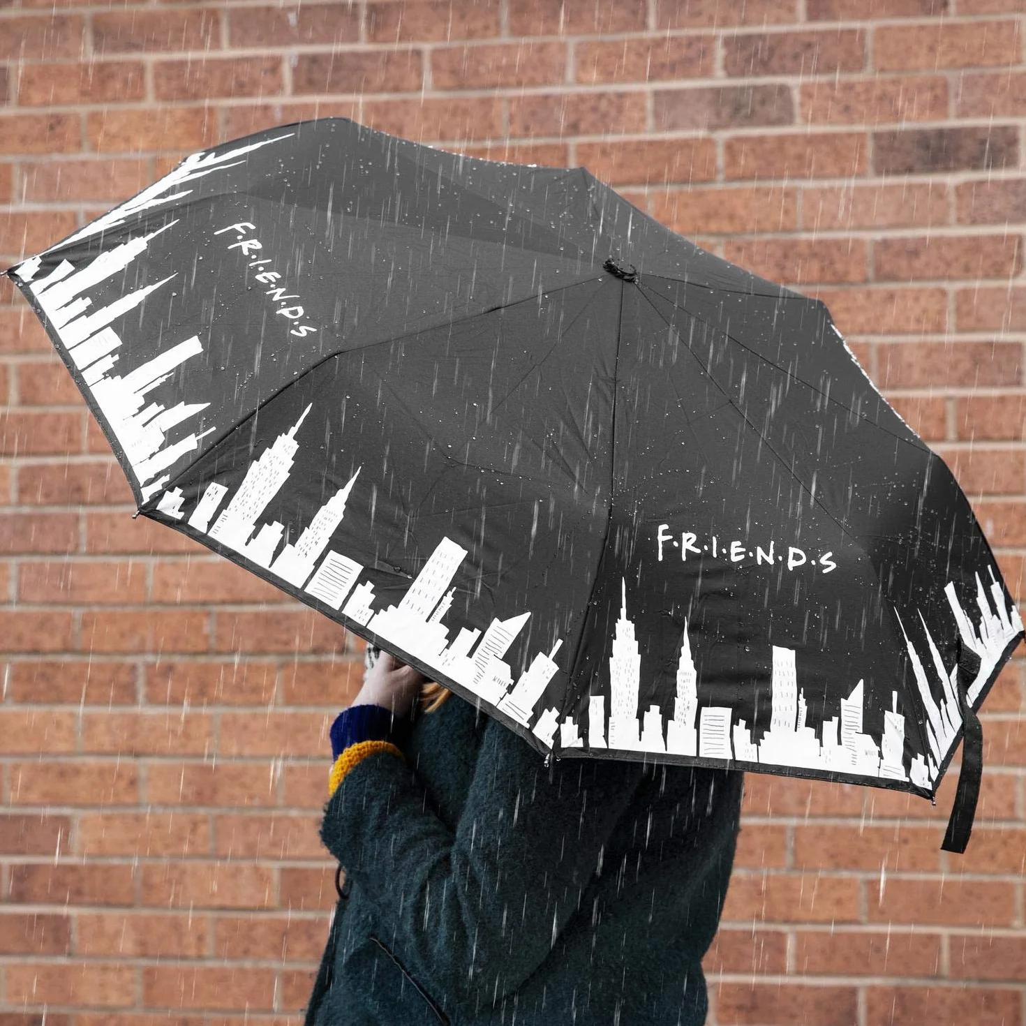Przyjaciele serial telewizyjny zmieniający kolor parasol - nadruk panoramy Nowego Jorku Manhattan - oficjalnie licencjonowany, Czarno-biały, 26 x 6 x 6 cm, Młody dorosły