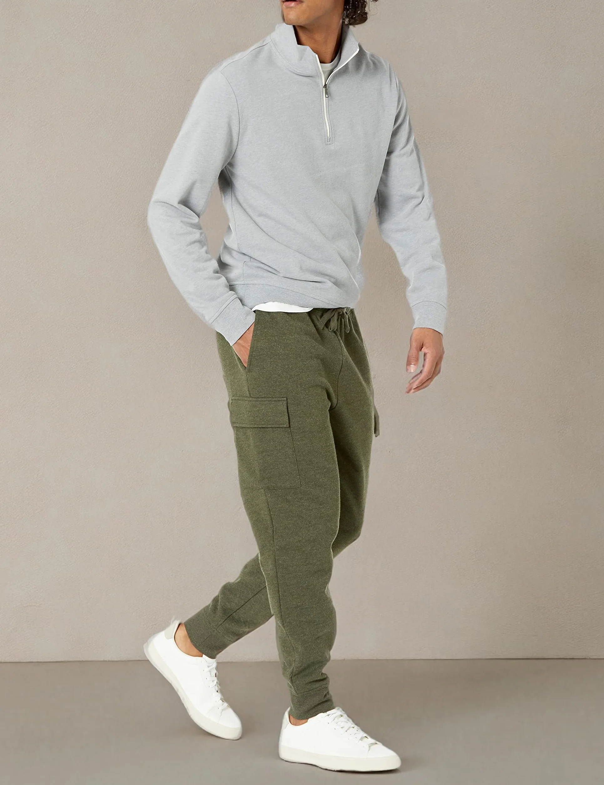 Amazon Essentials Mężczyźni Spodnie dresowe Cargo Fleece Jogger