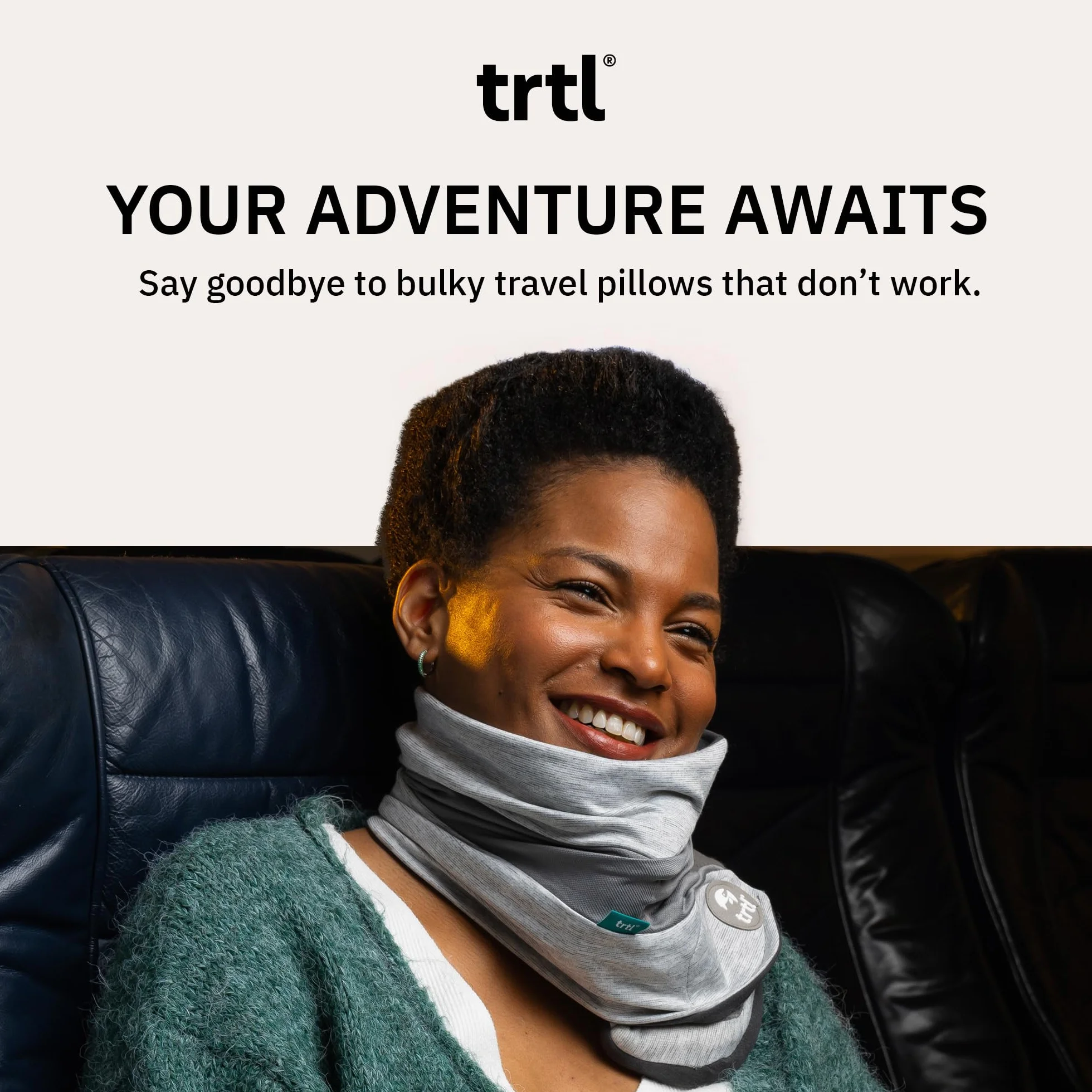 trtl Travel Pillow Plus Szary | Regulowana wysokość poduszki podróżnej do samolotu i samochodu | Oszczędzająca miejsce poduszka podróżna | Nadaje się dla wszystkich rozmiarów ciała