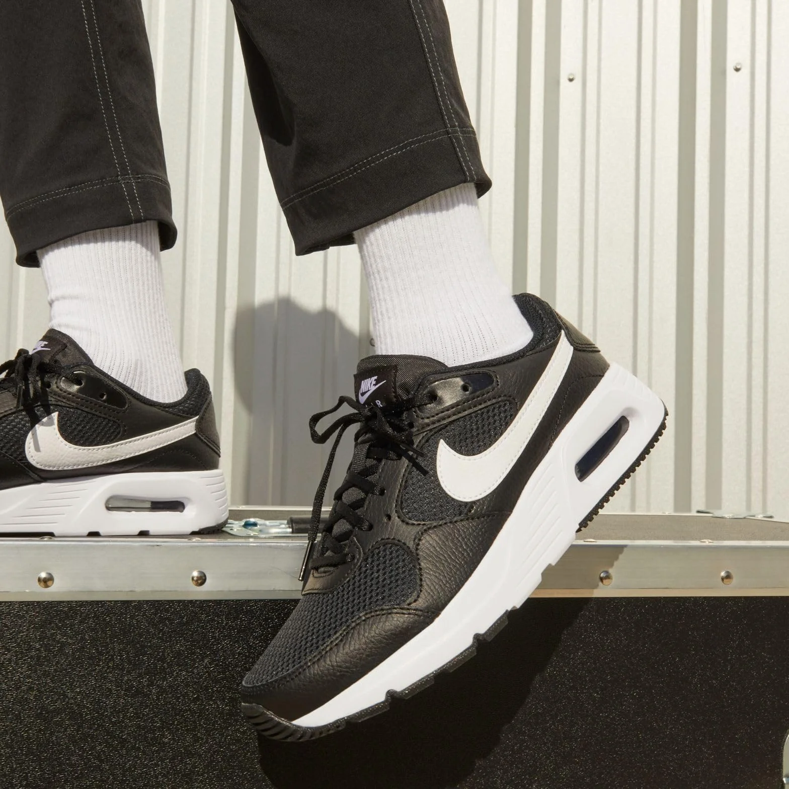 Nike Chłopcy Air Max Sc Sneakersy, Czarny/Biały, 39 EU