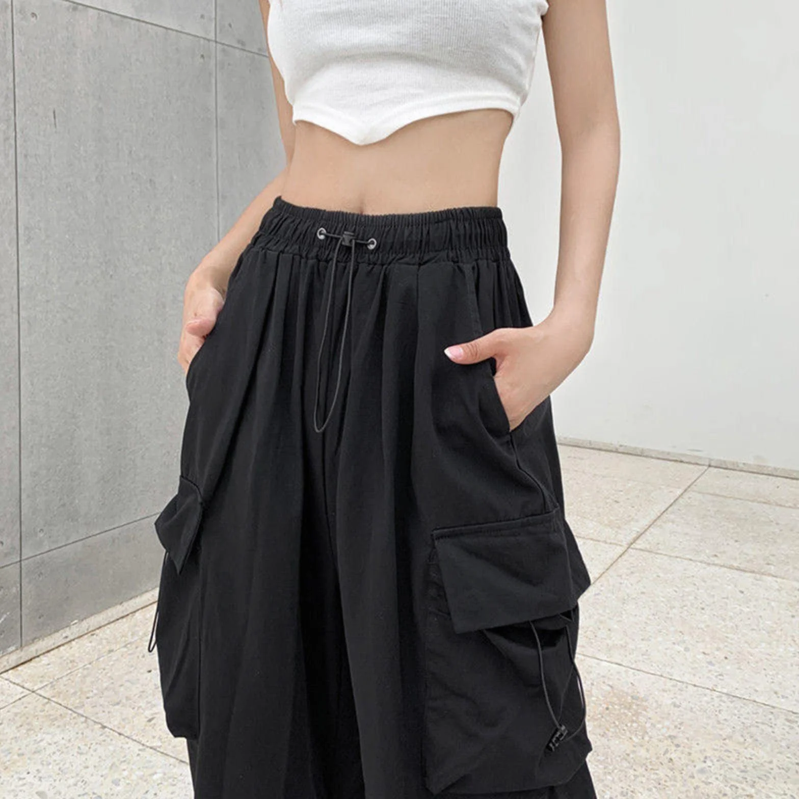 Czarne spodnie damskie luźne spodnie cargo streetwear joggery spodnie dresowe sznurek na co dzień luźne szerokie nogawki