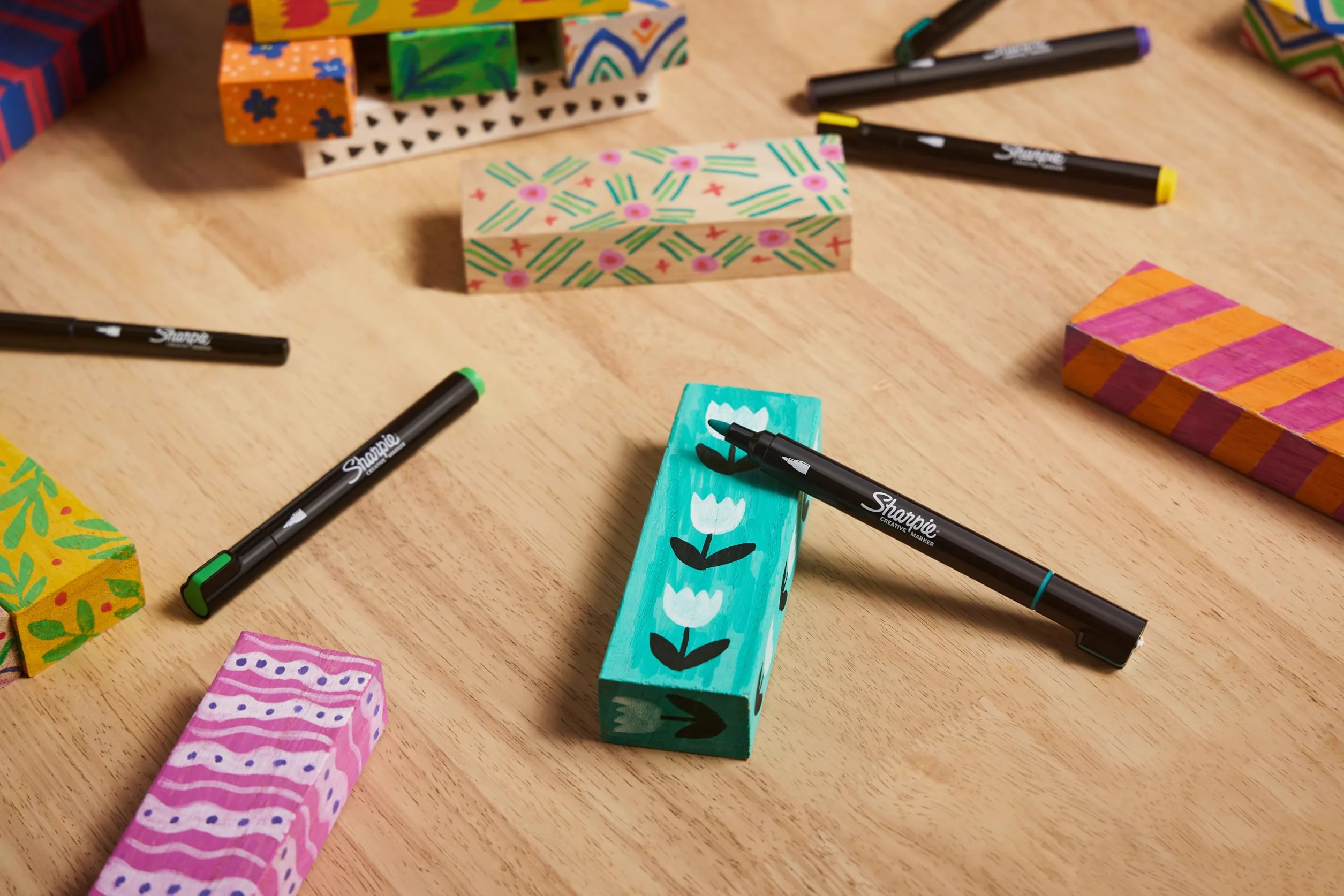Sharpie Kreatywne markery, akrylowe markery na bazie wody, końcówka pociskowa, różne kolory, 2 sztuki