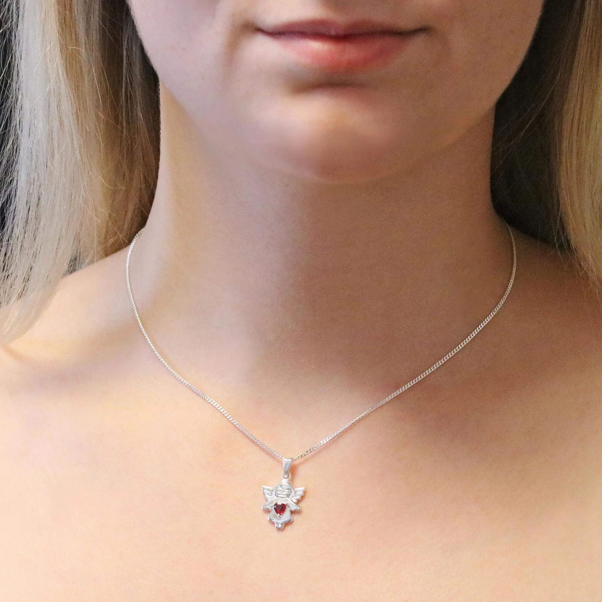 Clever Schmuck Dziewczęcy naszyjnik anioł 16 mm z cyrkonią serce czerwone na sukience i łańcuszku pancerka 40 cm srebro 925 wysokiej próby