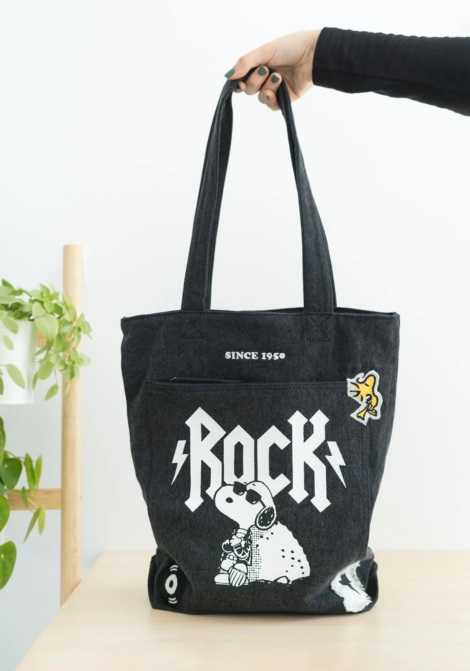Grupo Erik Snoopy Premium Cotton Tote Bag | Cotton Shopping Bag | 42x37 cm - 16.5x14.5 inches - 15.5 L | Canvas Bag | Cotton Bag | Snoopy Gifts | Cute Tote Bag | Gift Bag | Cute Gifts