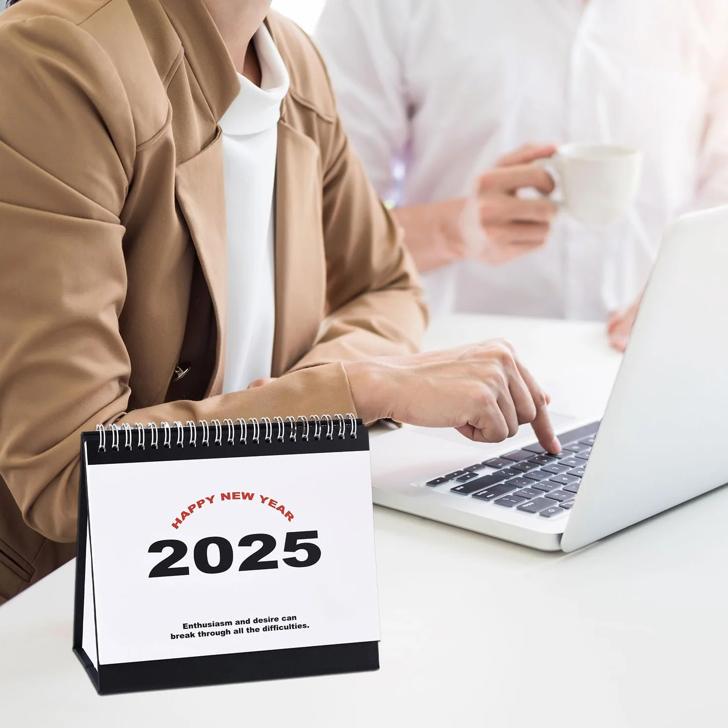 Kalendarz Biurkowy, Wazny od Pazdziernika 2024 do Grudnia 2025 Gruby Papier Kalendarz Stojacy z Klapka na Rok 2025 z Podwójnym Drutem do Domu Biura Szkoly (Czarny)
