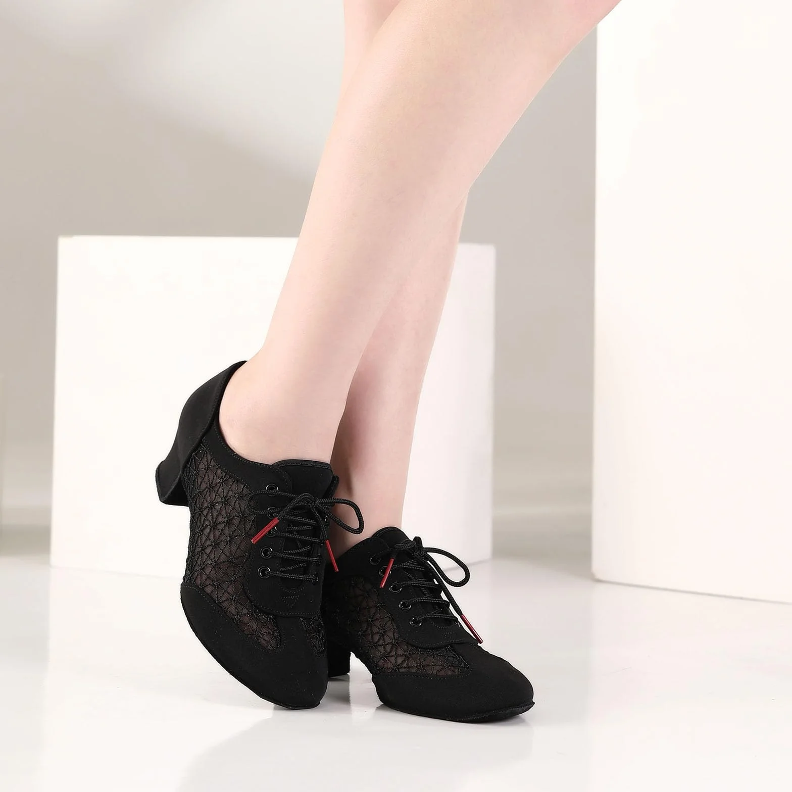 Buty do Tańca Latynoskiego Salsa dla Kobiet Zamknięty Palec Sznurowane Damskie Buty do Tańca Towarzyskiego Treningowego
