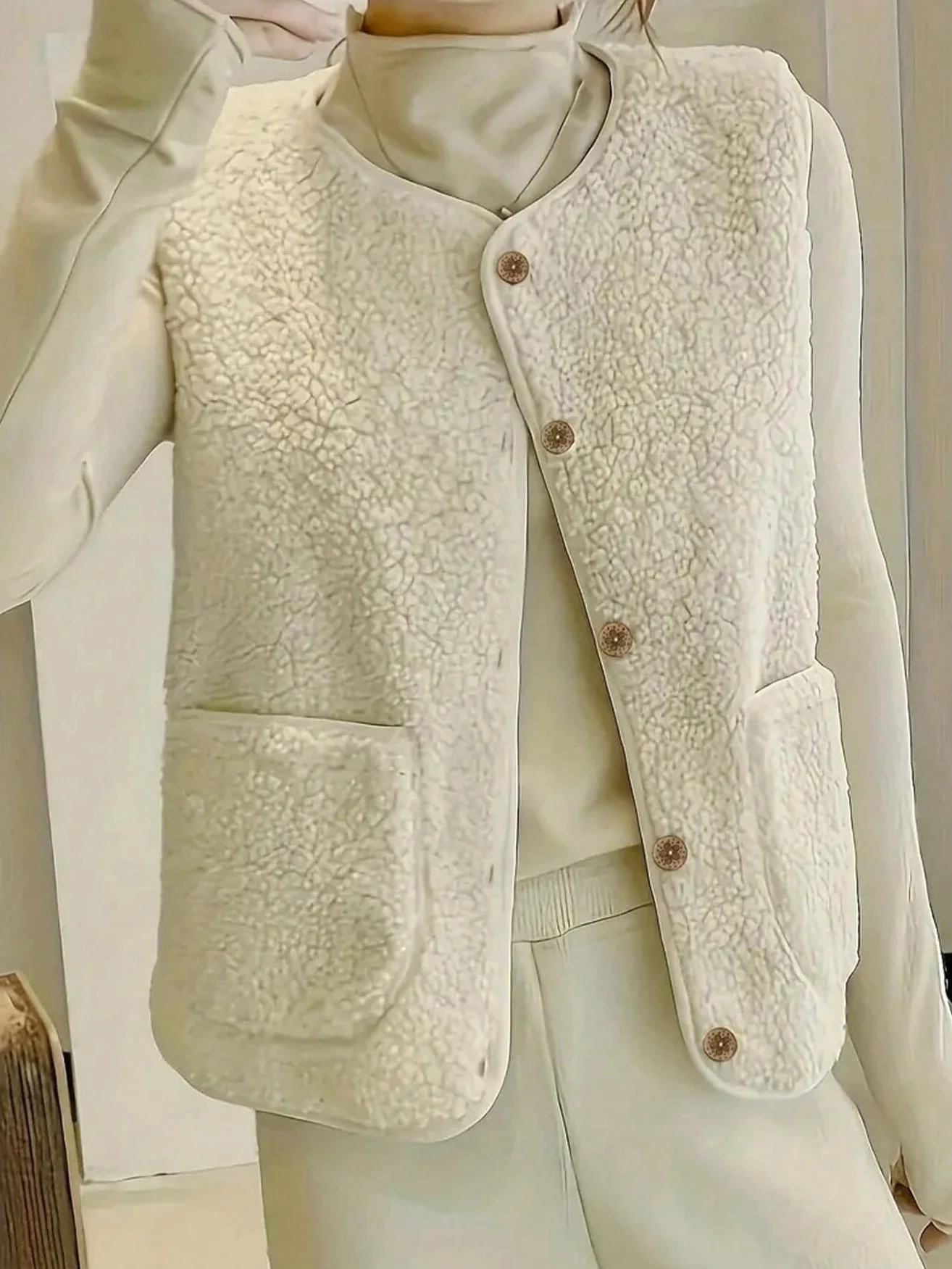 Damska kamizelka bez rękawów Teddy Fleece Dekolt w serek Krótka kamizelka polarowa z guzikami i kieszeniami pikowana kamizelka termiczna ciepła praktyczna kamizelka do układania
