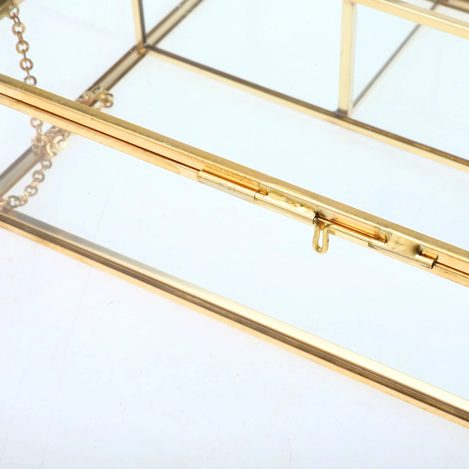 Homtone Szklane pudełko na biżuterię z 4 przegródkami, złote przezroczyste pudełko ekspozycyjne, organizer na biżuterię i gablota, dekoracyjne przezroczyste szkło i mosiężne pudełko