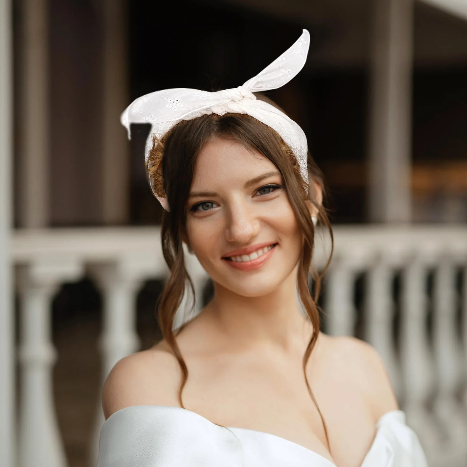 lasuroa Chusta na Głowę dla Panny Młodej, Miękki Poliester Bandany Panny Młodej Trójkątne Eleganckie Opaski z Białymi Kwiatami Chusty na Głowę dla Kobiet Akcesoria do Włosów Ślubne