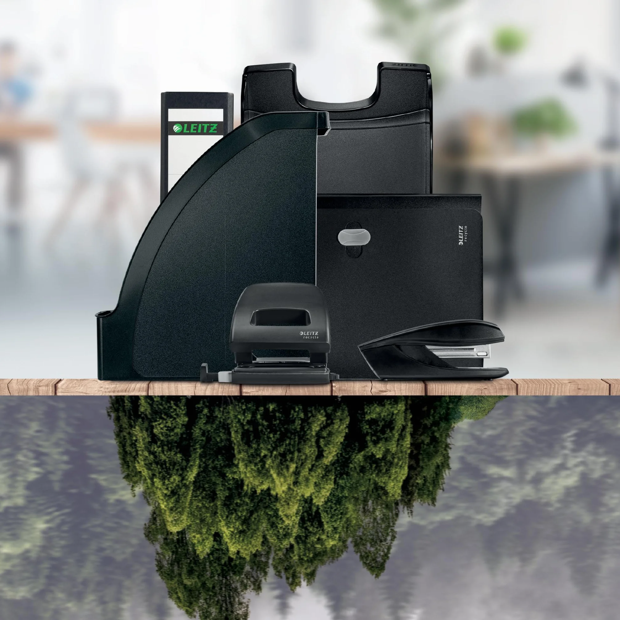 Leitz, Album Ofertowy A4 Leitz Recycle, Zawiera 40 Przymocowanych Plastikowych Koszulek, Mieści 80 Kartek, w 100% Nadaje się do Recyklingu, Przyjazny Środowisku, Kolor Czarny (46770095)