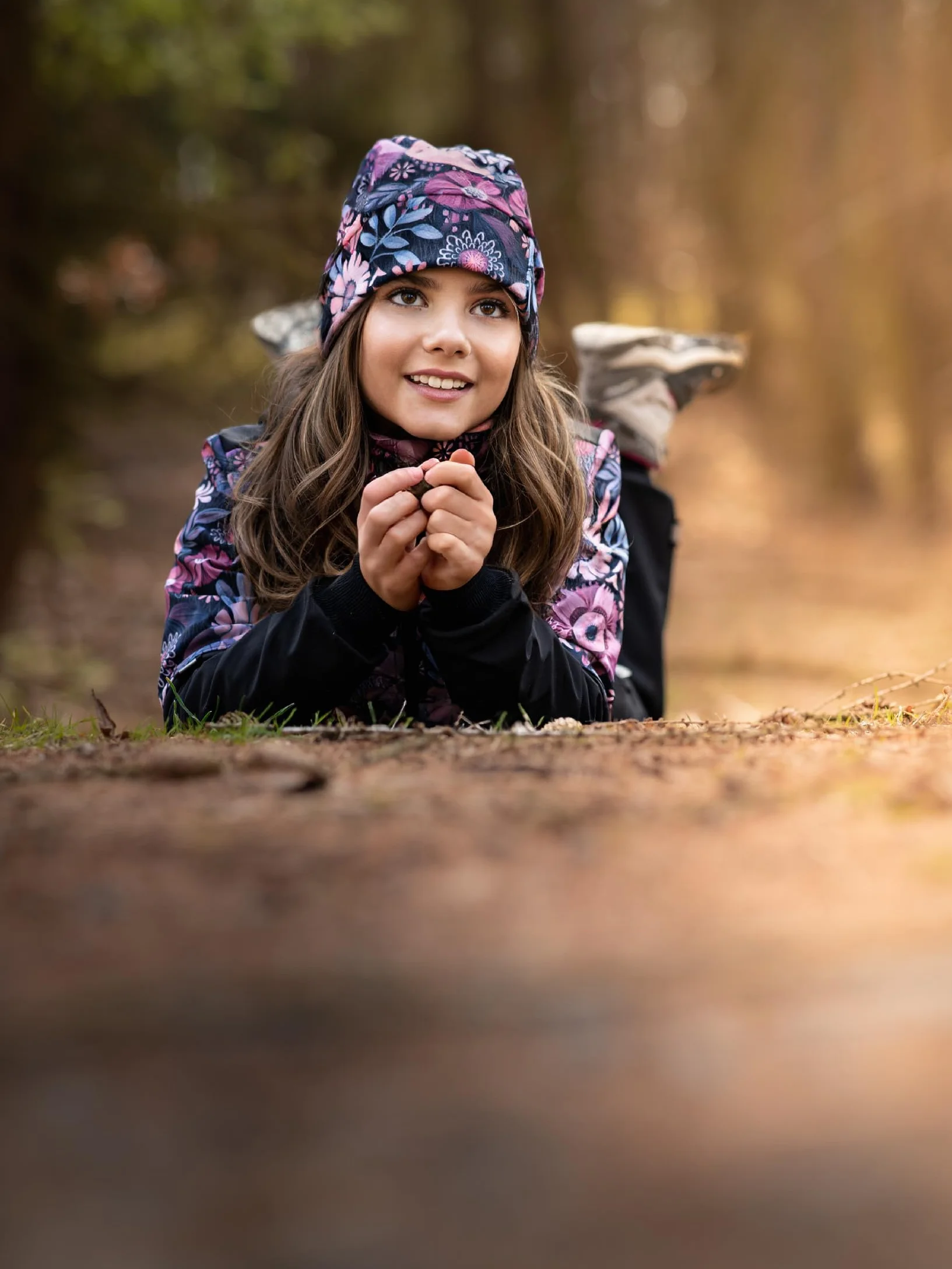 Dziewczęcy płaszcz softshell z polaru Street, czarny, magiczne kwiaty