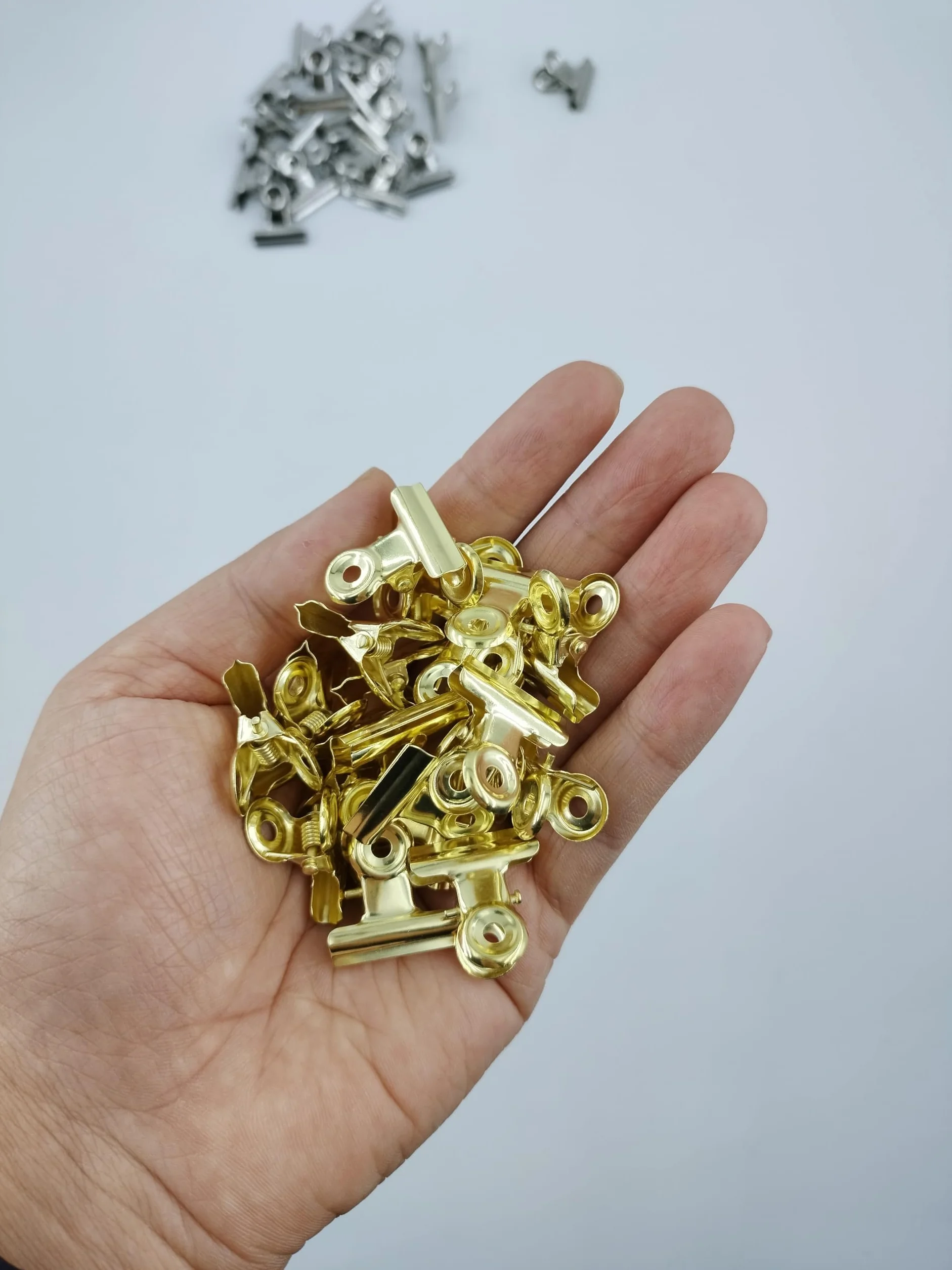 40 małych spinaczy buldogowych 22 mm wielofunkcyjny klips do spinaczy do papieru mini metalowy klips do torebek, zdjęć, rysunków, rzemiosła, biura, kuchni (złoty, 22 mm)