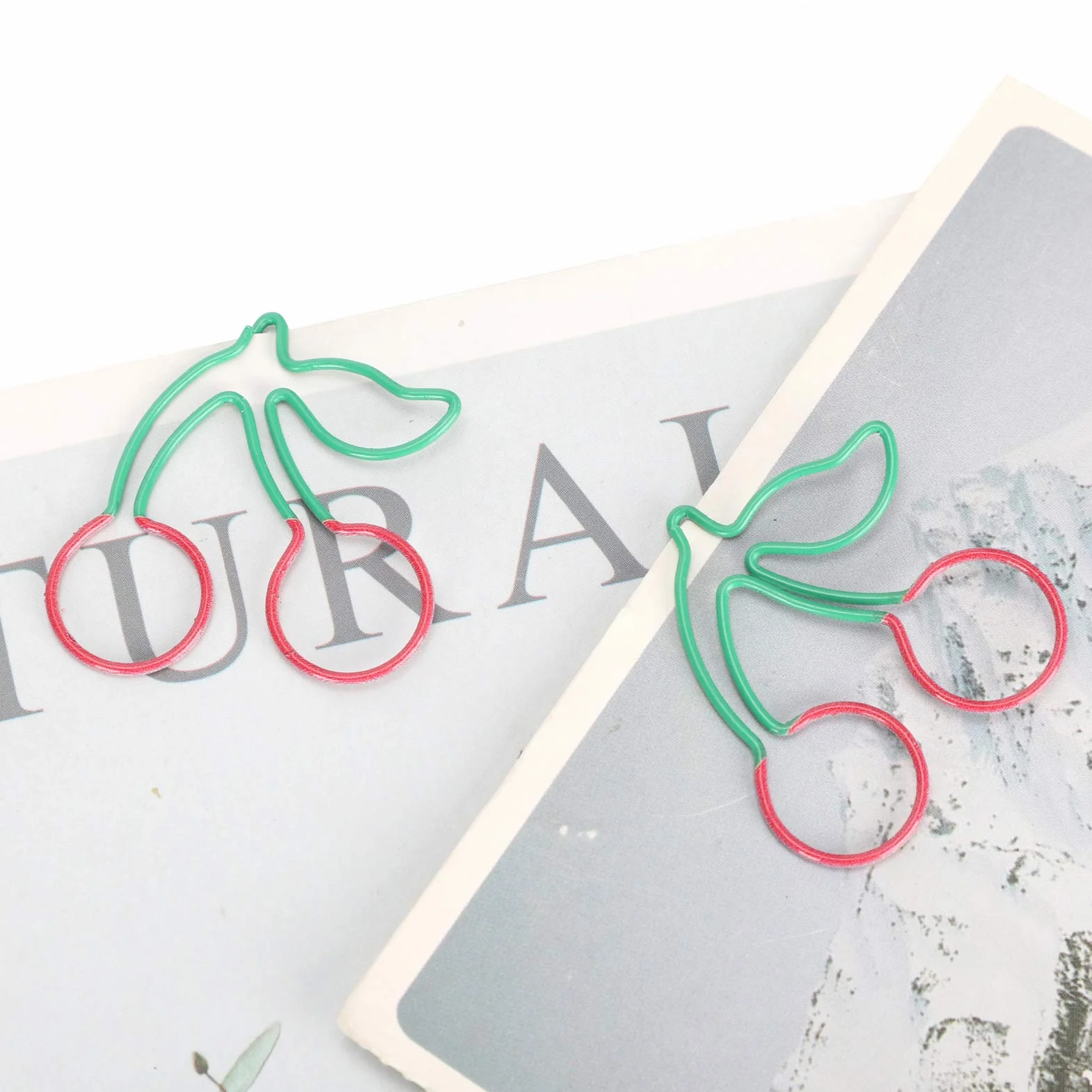 Spinacze do Papieru Klips Dwukolorowe Kołki z Owocami Stylizacja Spinaczy do Papieru W Kształcie Owoców Suppli Zaciski Zakładki 2 Kolory 20 szt. Zakładek Papierowych
