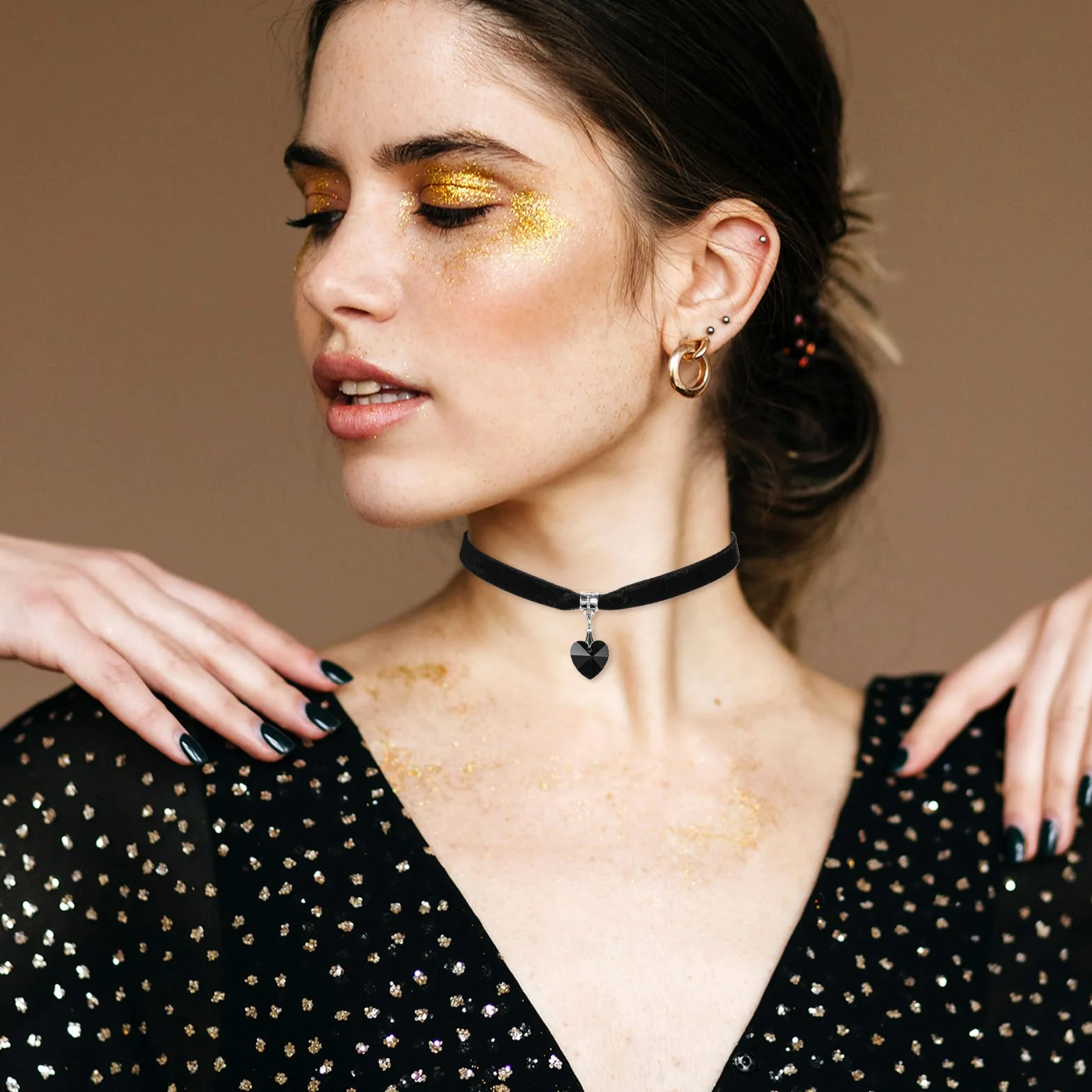 Mabor Czarny choker naszyjniki dla kobiety serce choker naszyjnik regulowany czarny aksamitny choker dla kobiet dziewcząt gotycki kołnierz łańcuszek miłość miękki Y2k estetyczny naszyjnik, flanela,