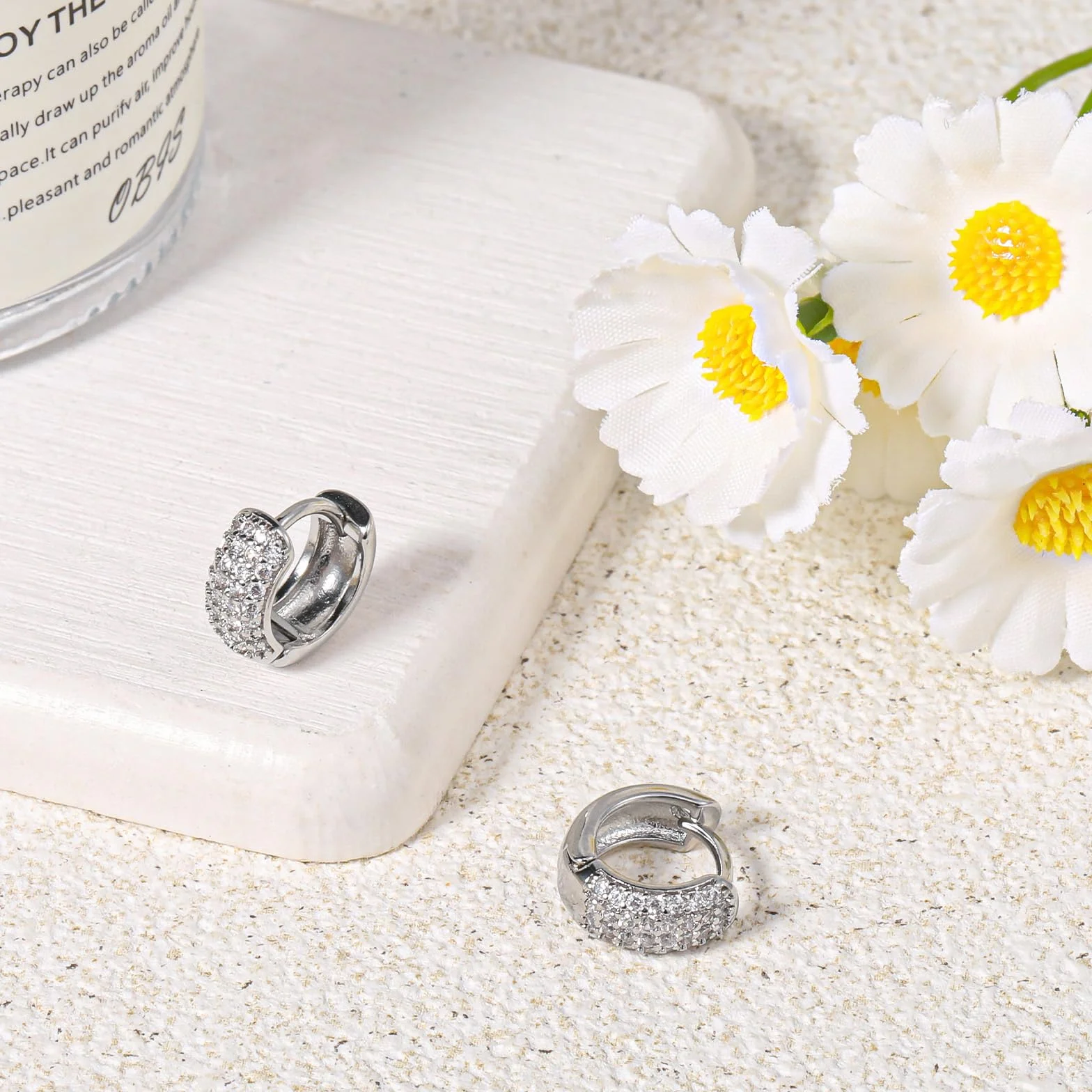 2 sztuki kolczyków obręczowych z diamentami, 5A+ cyrkonie sześcienne, 14K posrebrzane kolczyki do chrząstki Huggie dla kobiet i mężczyzn, lekkie, nie ściera się, stosuje się do kolczyków do chrząstki