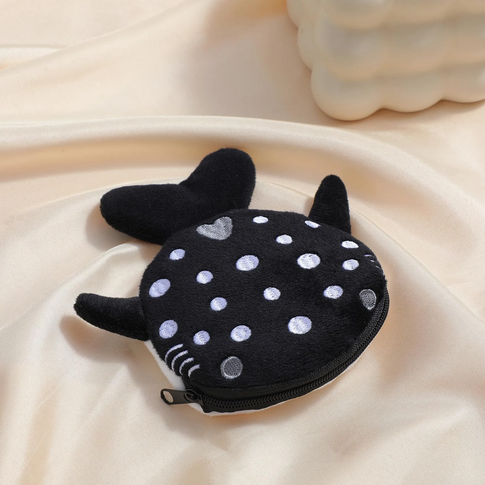 2 sztuki Whale Shark Coin Purse, pluszowa mini portmonetka dla dzieci, słodka mini portmonetka do przechowywania słuchawek, kosmetyków, monet (niebieski i czarny)
