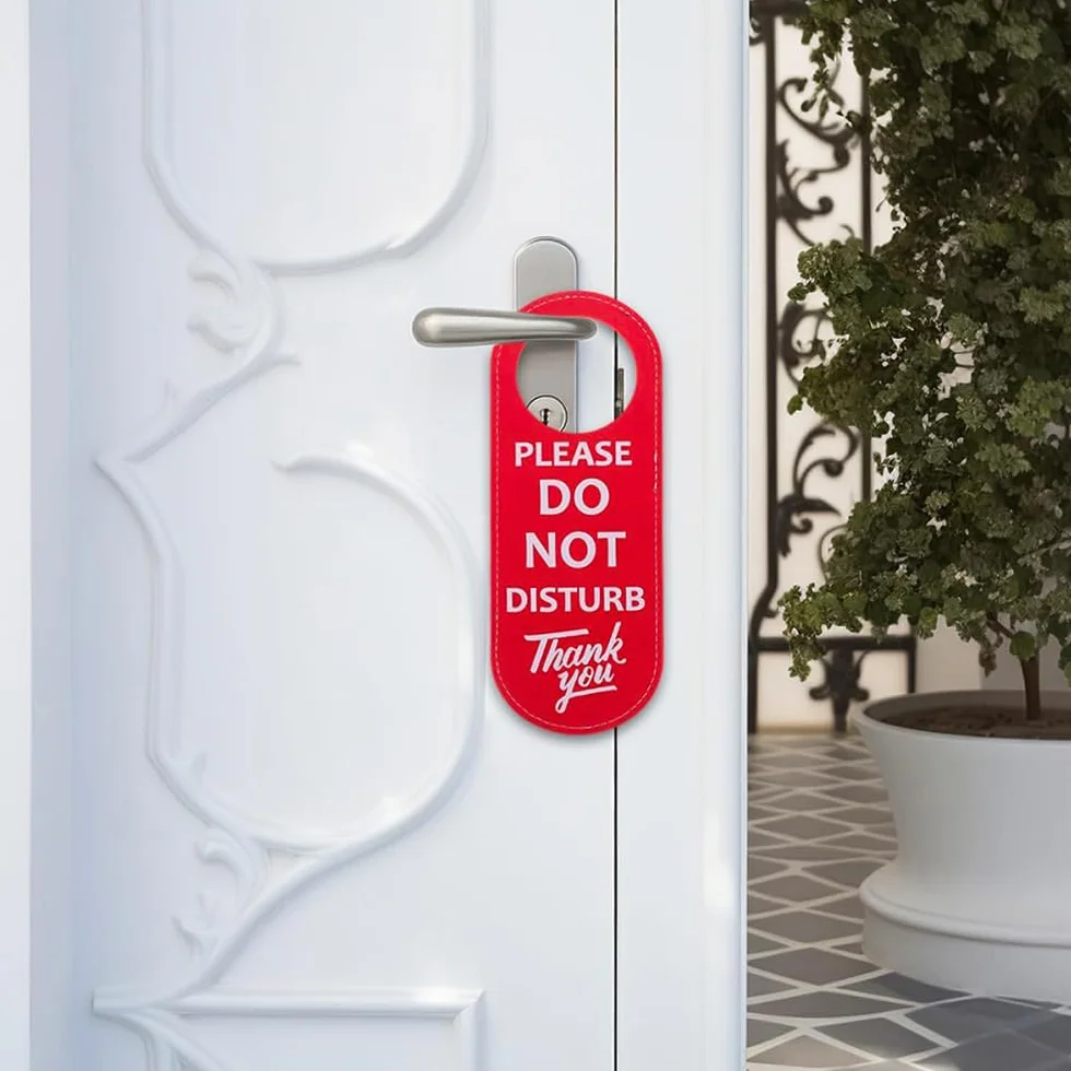 Znak "Do Not Disturb" wieszak na drzwi, opakowanie ze skóry PU, dwustronna gałka do drzwi, znak prywatności do biura, spotkania domowego, czerwony