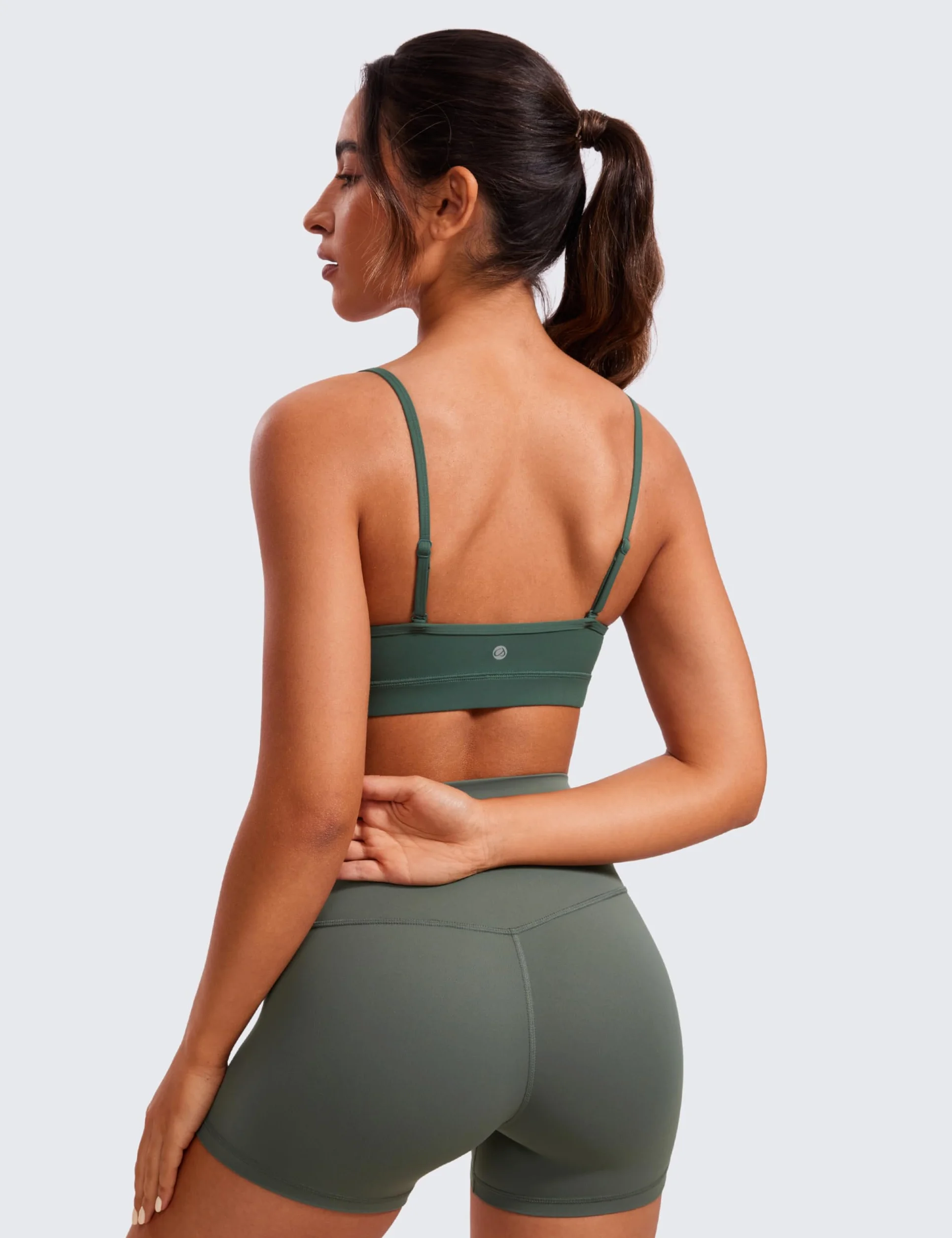 CRZ YOGA Biustonosz sportowy Butterluxe z dekoltem w serek dla kobiet – regulowany cienki pasek usztywniany top do jogi podstawowy bezrękawnik