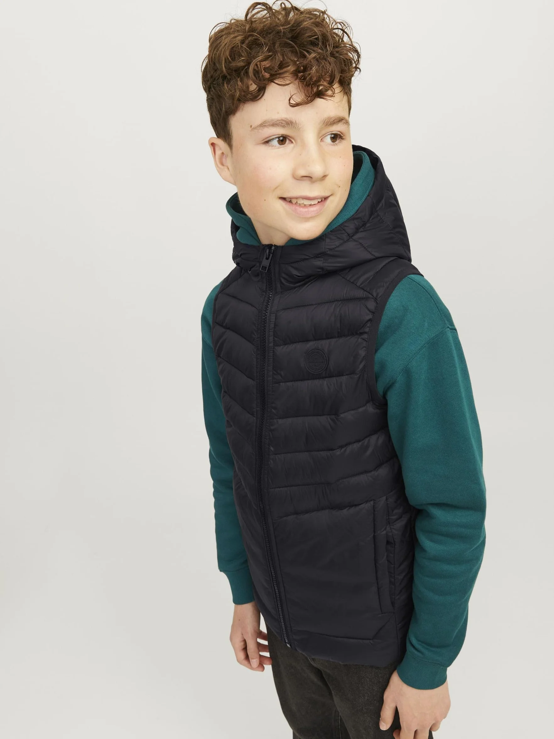 JACK&JONES JUNIOR Chłopięca kamizelka puchowa JJESPRINT Hood NOOSMNI, czarny/szczegóły: SOLID, 116, czarny/szczegół: solidny., 116
