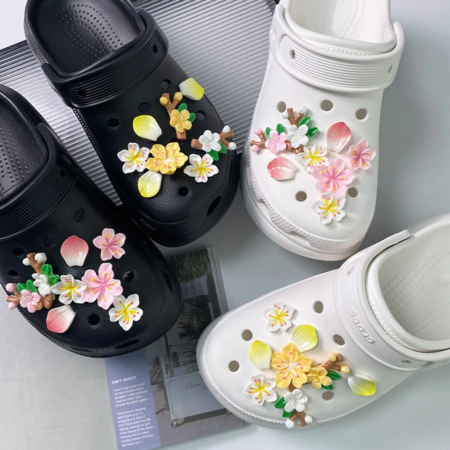16 sztuk przypinek do butów, przypinki Crocs w kształcie kwiatów, słodkie przypinki do butów, przypinka w kształcie kwiatu brzoskwini, dodatek do butów Sakura, DIY dekoracja do butów w stylu kreskówek