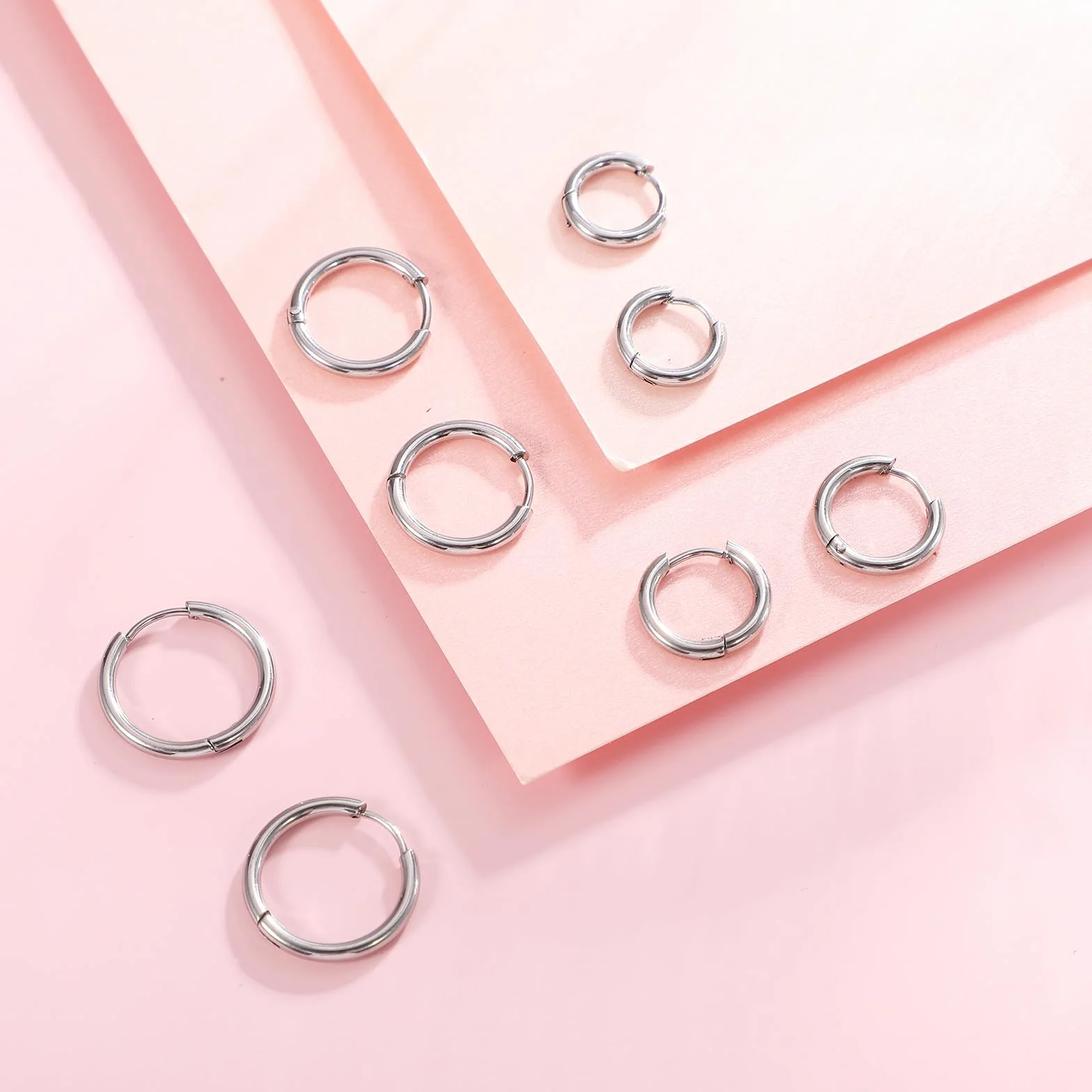 Zestaw 4 par kolczyków kółek ze stali chirurgicznej 316L dla mężczyzn i kobiet – 8 mm, 10 mm, 12 mm, 14 mm – srebrny