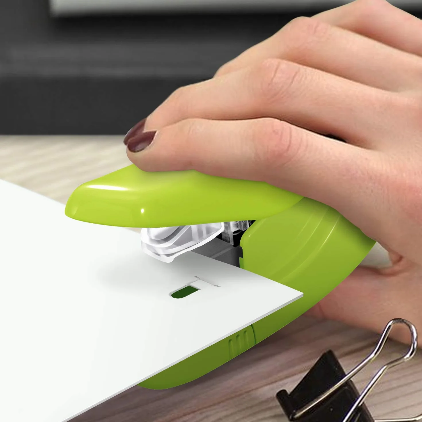 PLUS Japan, Zszywacz bez zszywek w kolorze zielonym, wydajność zszywania 5 arkuszy, 1 opakowanie (1 x 1 zszywka)