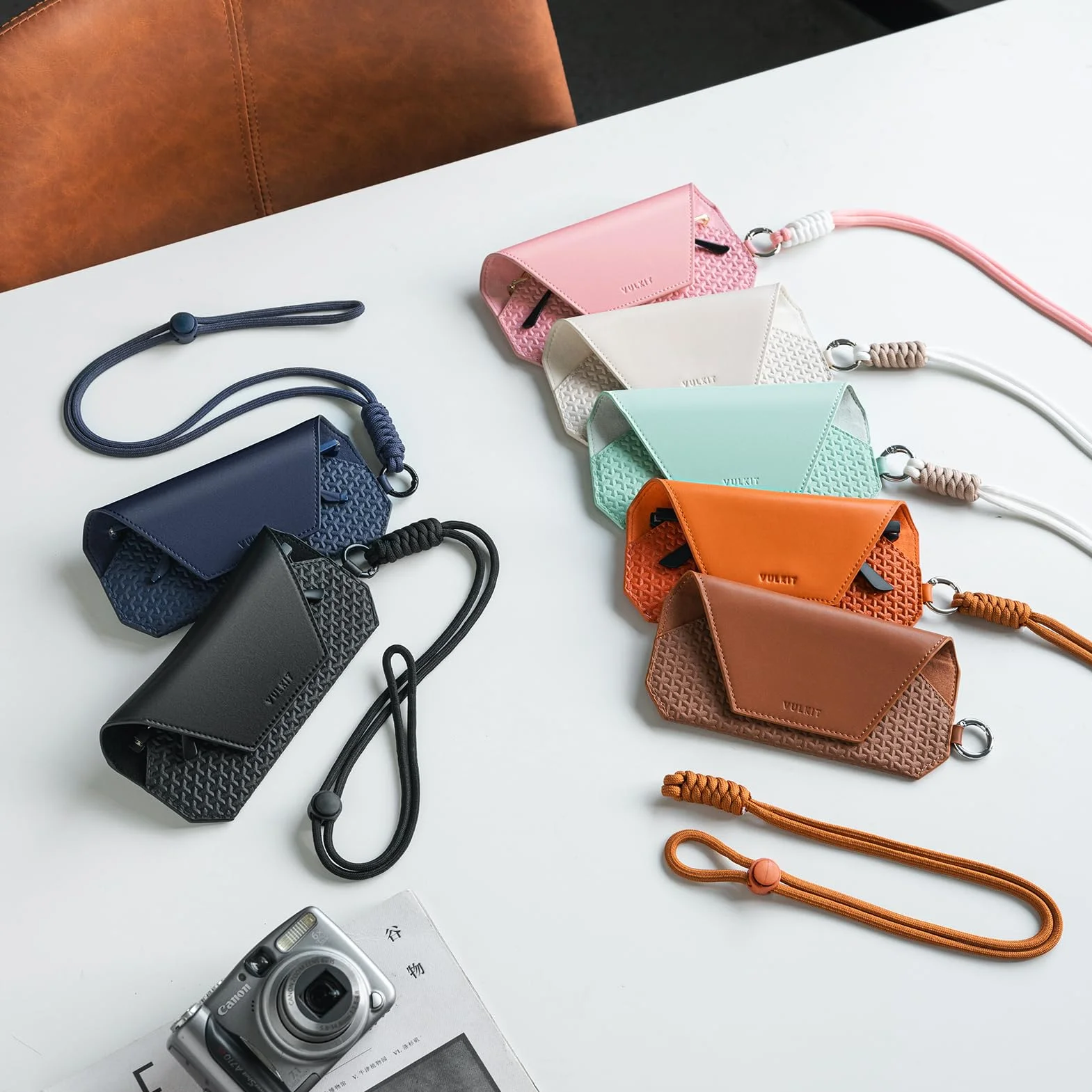 VULKIT Skórzane miękkie etui na okulary, przenośne etui na okulary dla kobiet i mężczyzn, smukłe etui na okulary przeciwsłoneczne, etui na okulary unisex, pasuje do większości standardowych okularów i