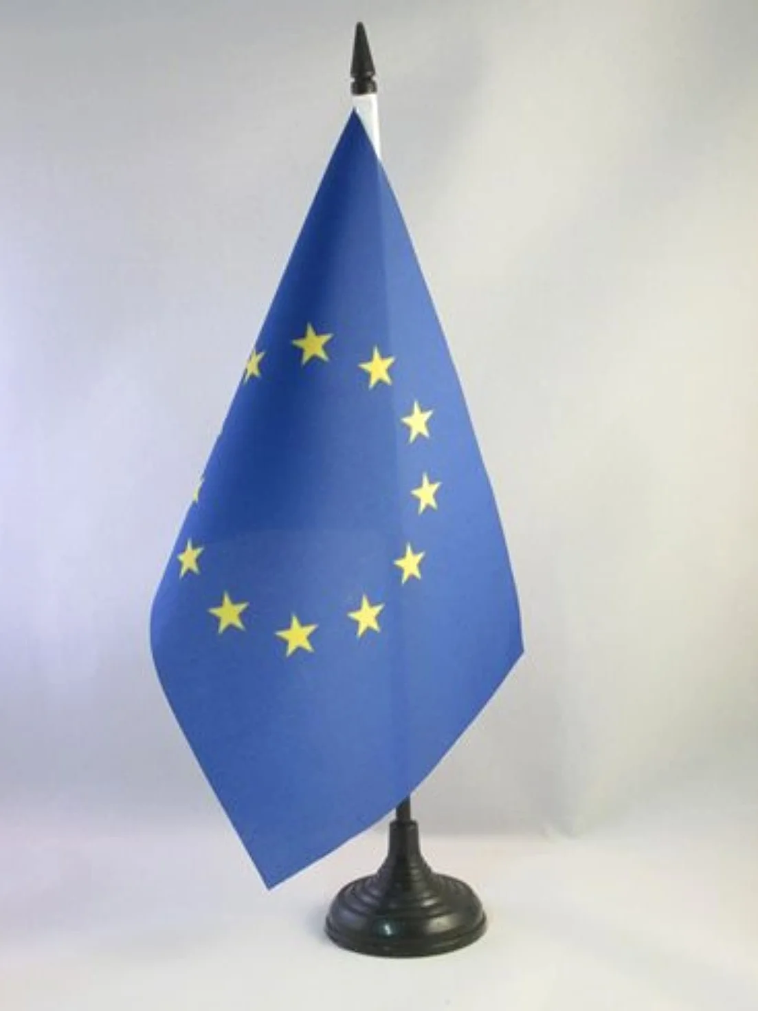AZ FLAG Flaga stołowa Europy 12 cm x 20 cm - flaga na biurko Unii Europejskiej 21 x 14 cm - czarny plastikowy kij i podstawa