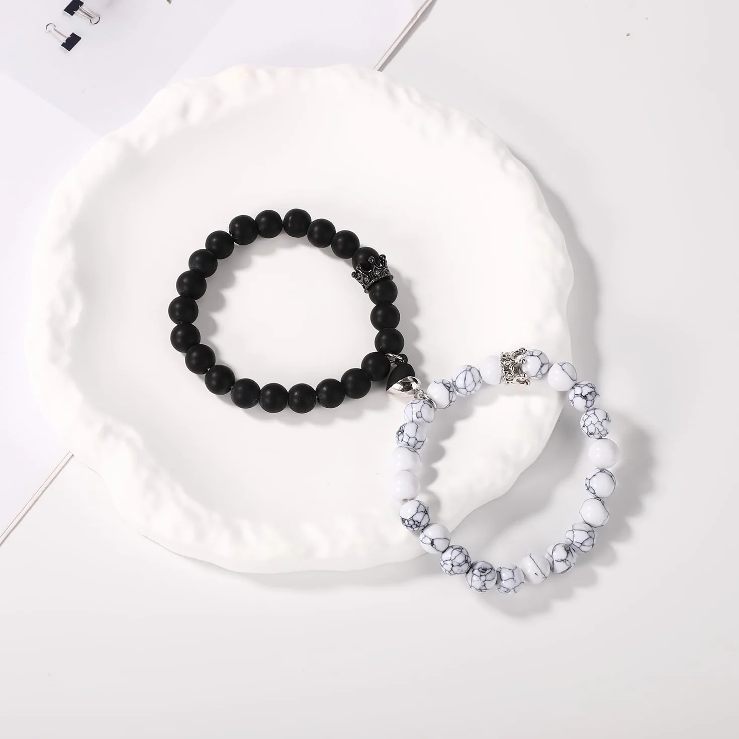 2szt Magnetyczne Bransoletki dla Par, Love Heart Pasujące Bransoletki King & Queen Crown Biżuteria dla Niego i dla Niej Prezenty na Odległość dla Chłopaka Dziewczyny Rocznica Walentynki