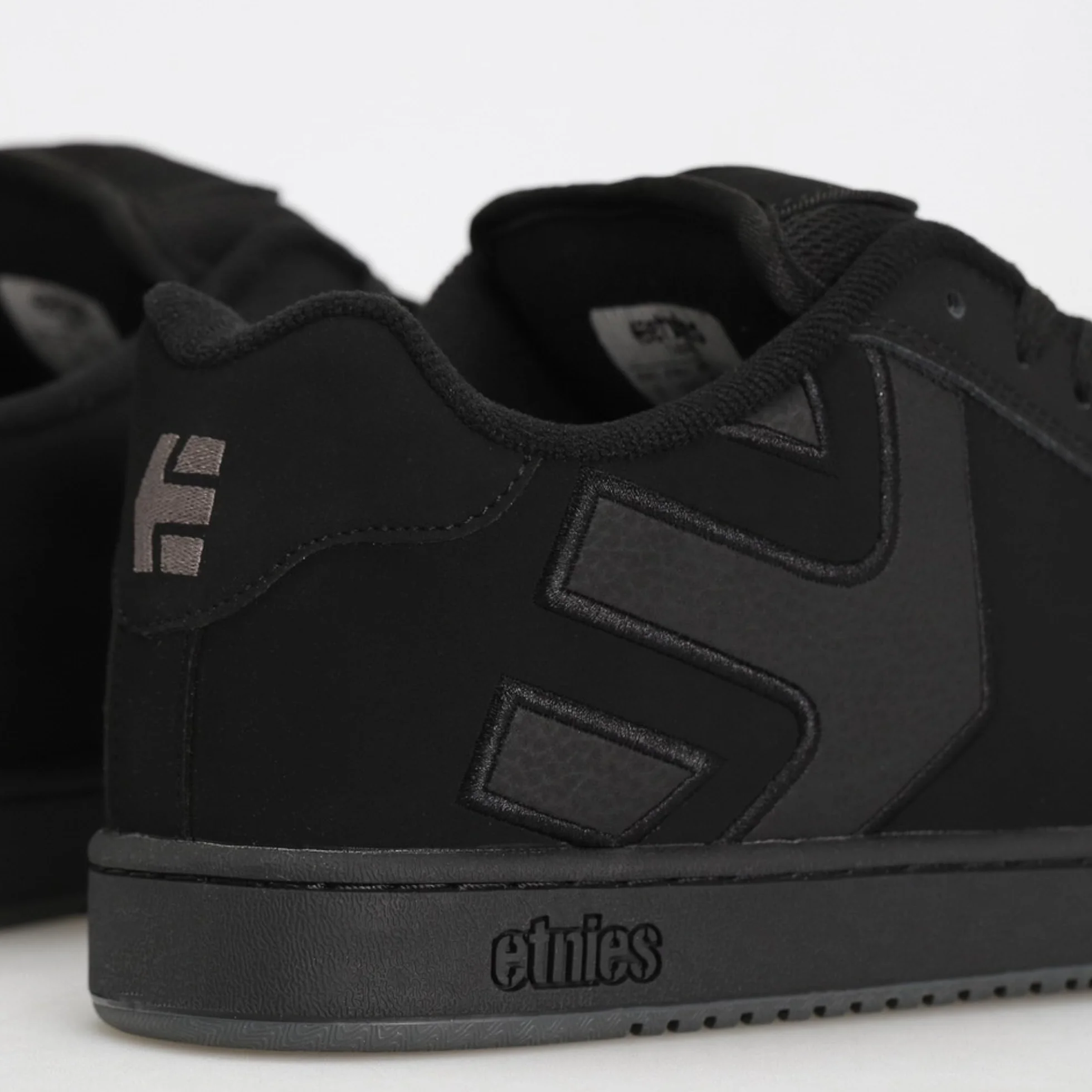 Etnies Fader - Buty skateboardowe. Mężczyźni