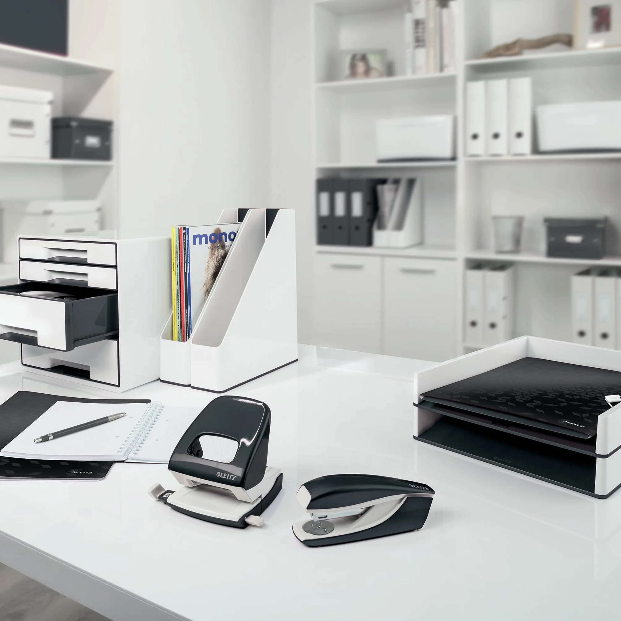 Leitz, Nożyczki Tytanowe Leitz WOW, dla Osób Prawo- i Leworęcznych, 6,7 x 1,5 x 15 cm, Ergonomiczny Uchwyt, Kolekcja WOW, Kolor Czarny, 53192095