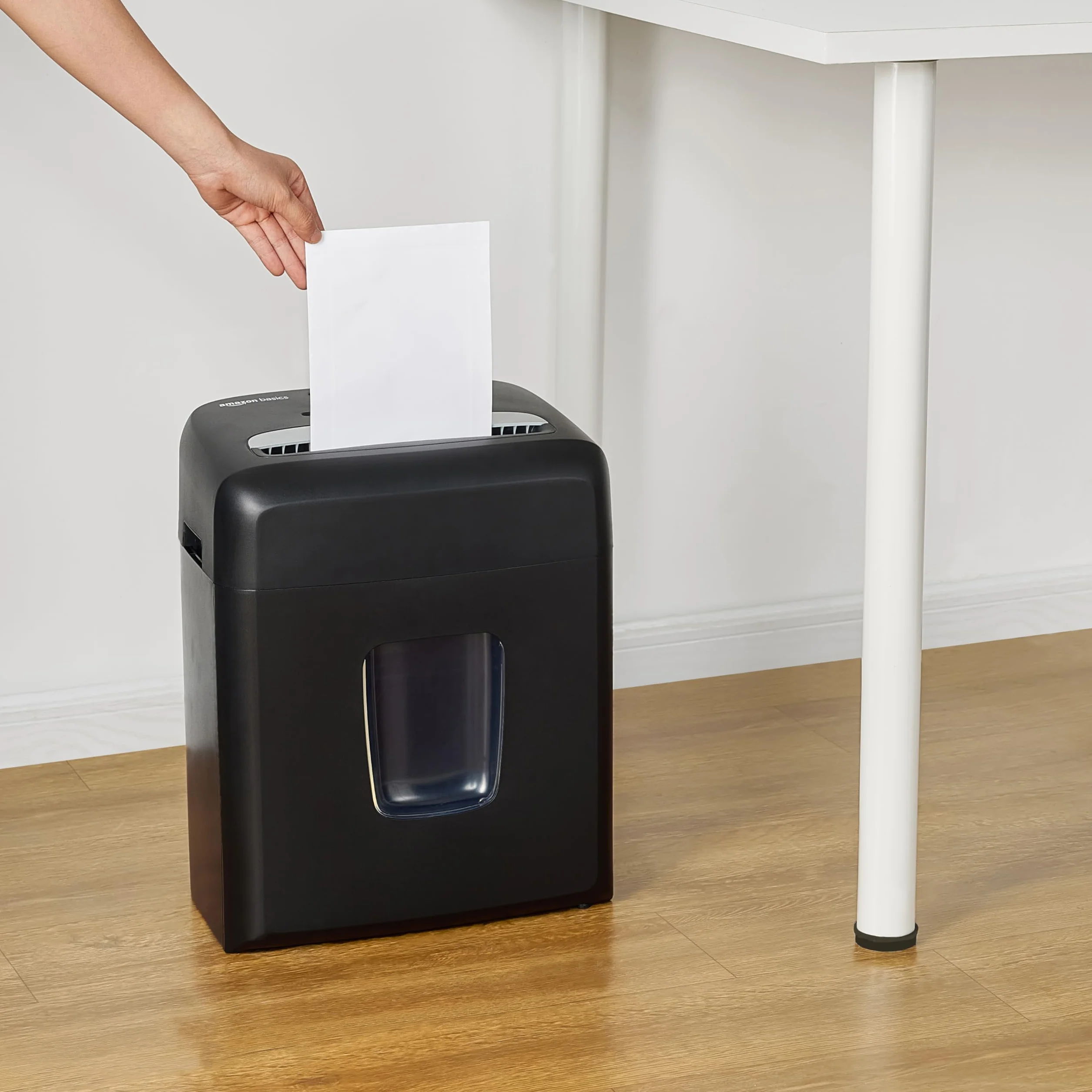 Amazon Basics Niszczarka do papieru, rozdrabnianie mikro, na 8 arkuszy, niszczarka do płyt CD i kart kredytowych, 8 arkuszy, czarna