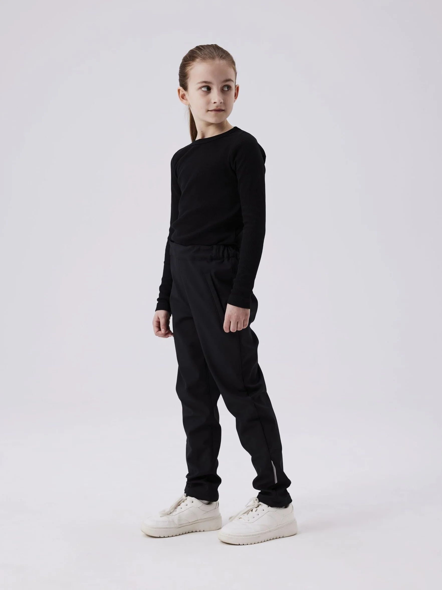 NAME IT Spodnie przeciwdeszczowe dla dziewcząt NKFALFA Softshell Pant Slim FO NOOS, czarne, 146, czarny, 146 cm
