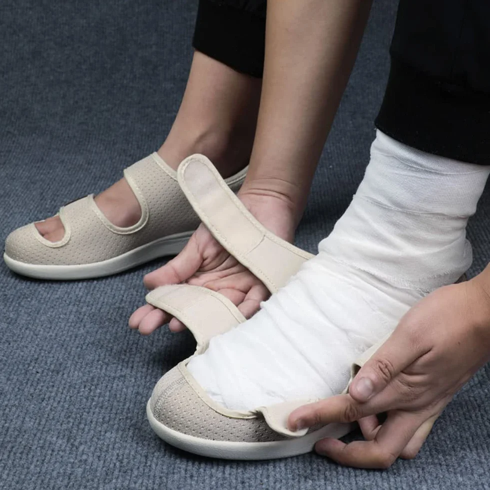Ortopedyczne buty dla kobiet z cukrzycą haluksy regulowane szerokie (Beige 37.5EU)
