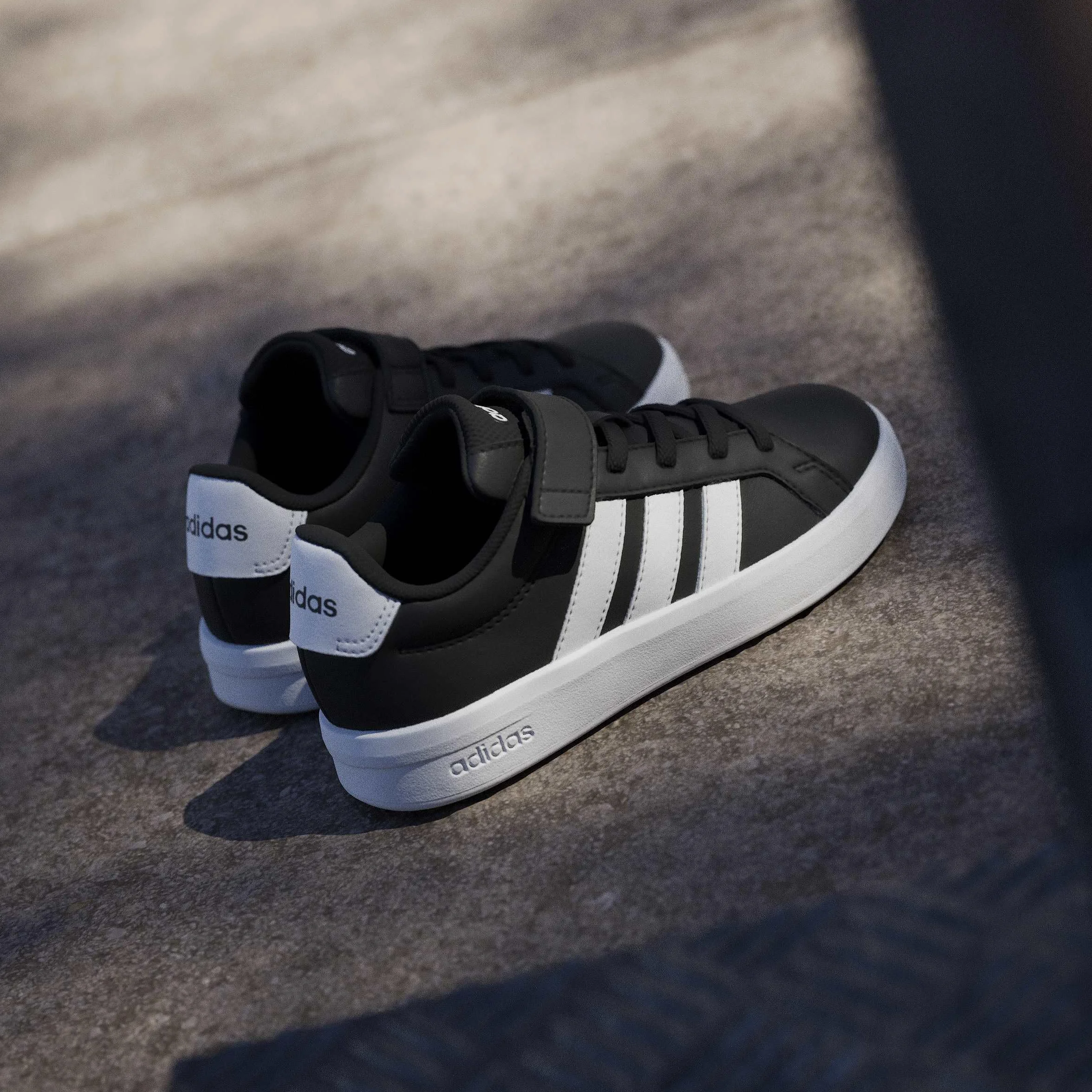 adidas Uniseks - dzieci Grand Court 3.0 Children Shoes, Core Black/Ftwr White/Ftwr White, 28.5 EU