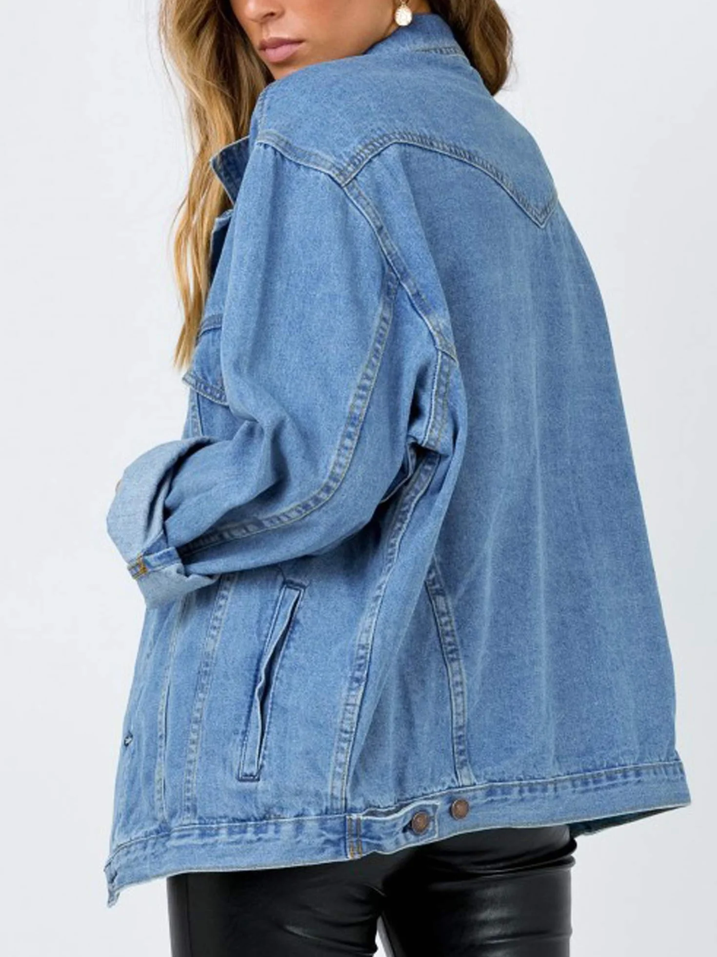 Damska oversize’owa kurtka jeansowa vintage z długim rękawem, fason boyfriend