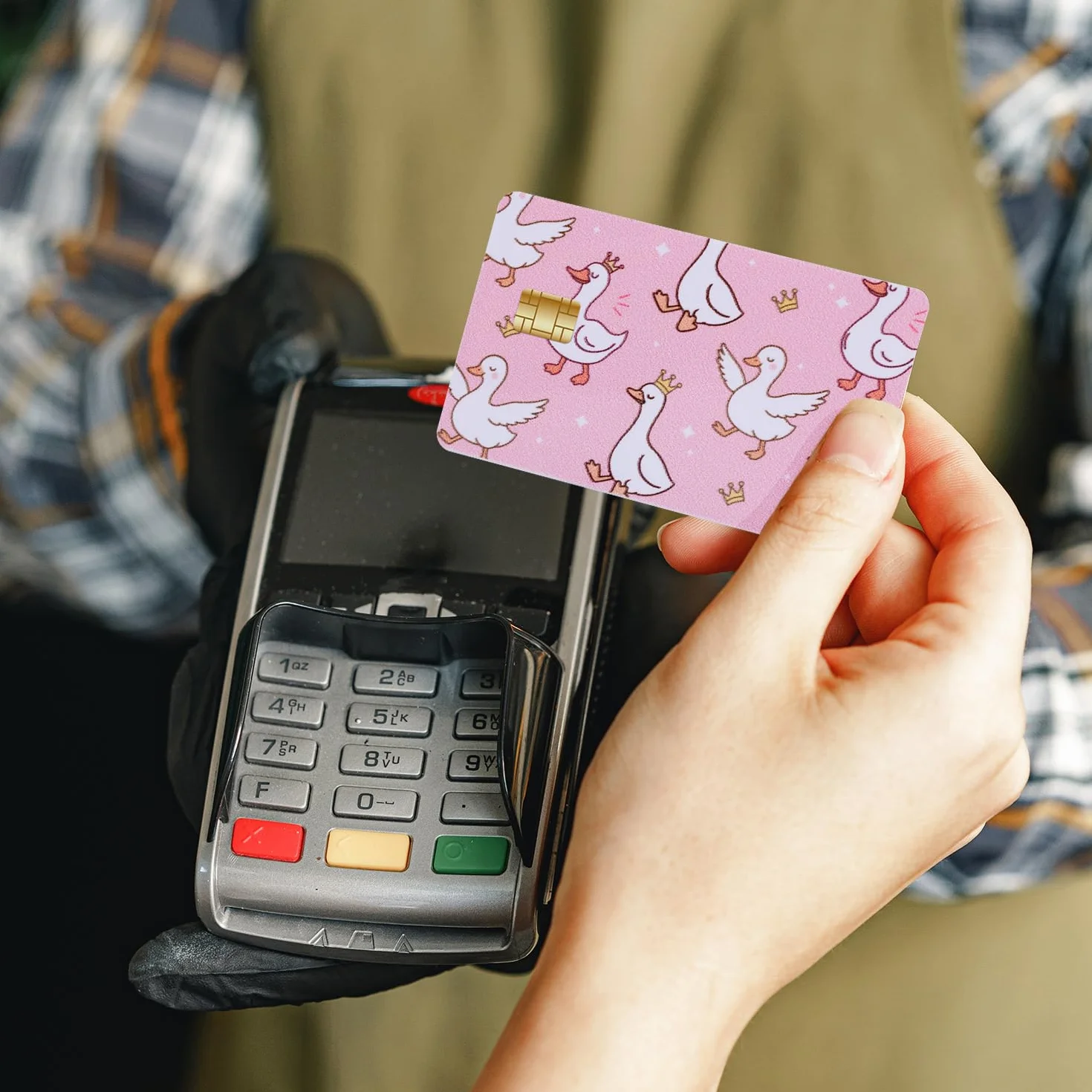 BOXOB 4szt Naklejki Kartę Kredytową Głupią Gęsią, Zabawne Naklejki Kartę Debetową Wodoodporna Osłona Ochronna Powłoka Odporna Zarysowania na Karty Bankowe ID Medicare i Transportowe (4 Kolory)