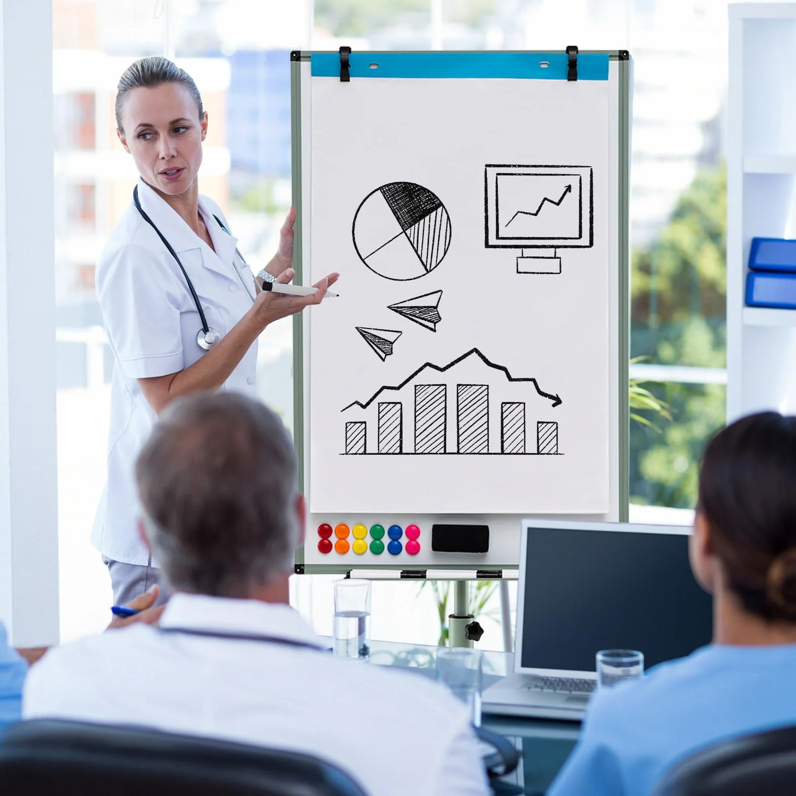 GIANTEX Stojak na flipchart 100 x 65 cm, mobilna tablica suchościeralna z nóżką na rolki, z regulacją wysokości i magnetyczną tablicą suchościeralną z półką na długopisy, zmywalna na sucho (zielony)