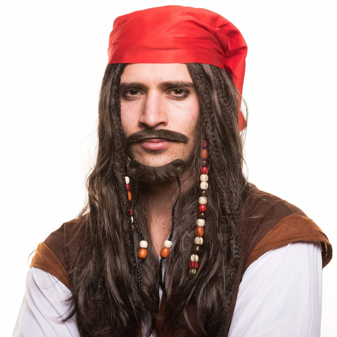 Piracka peruka z perami i czerwon chustk dla idealnego kostiumu pirata na przebieranki i karnawa.