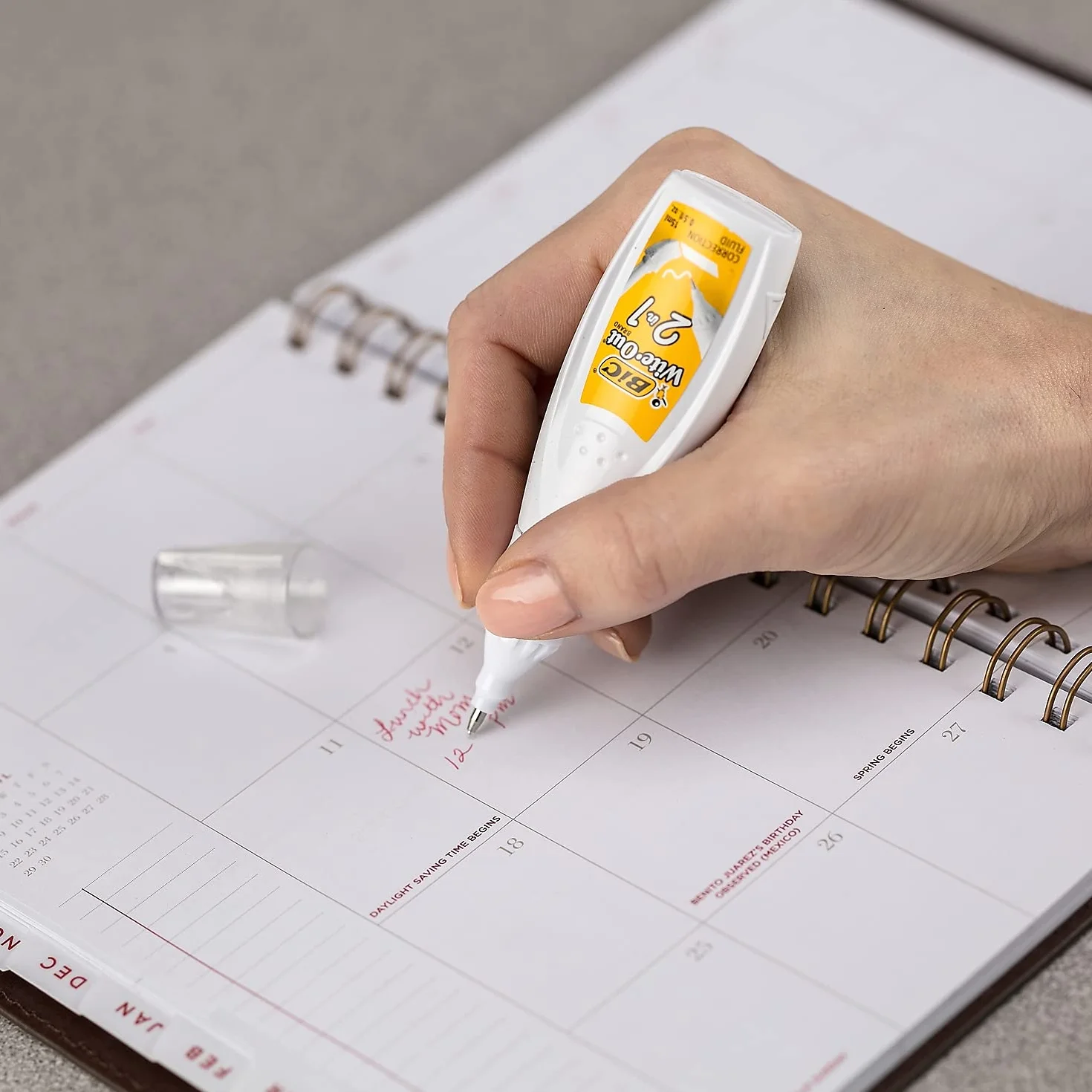 BIC 15 ml butelka Wite-Out płyn korekcyjny 2 w 1 (BICWOPFP11)