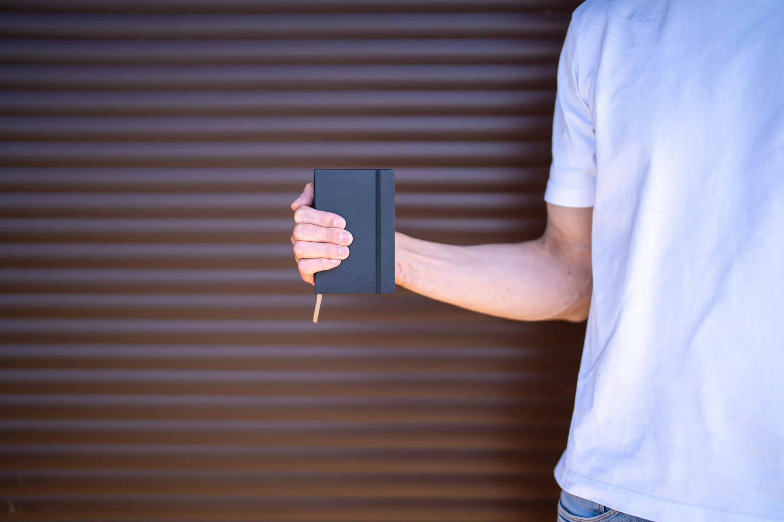 Moleskine. Adress-book: Pocket Size. Liniert mit alphabetischen Register. Mit Falttasche für Notizen. Gummiband-Verschluß