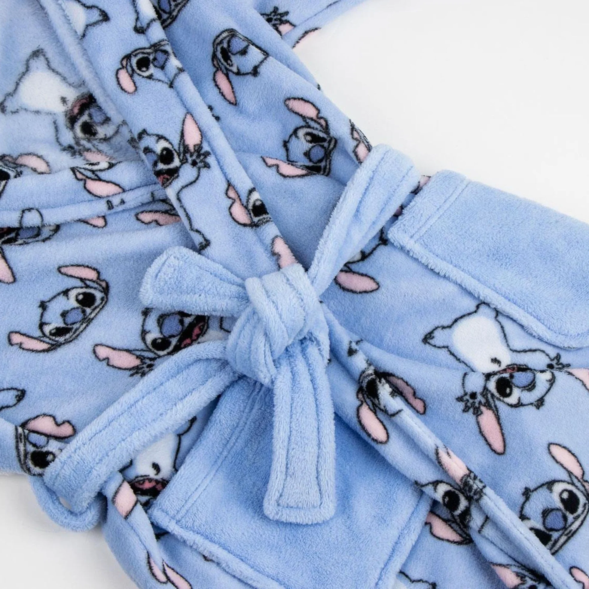 CERDÁ LIFE'S LITTLE MOMENTS Miękki szlafrok z kapturem i paskiem – ciepły i wygodny szlafrok domowy Stitch z tkaniny polarowej, uniseks dla dzieci, Ścieg, 8 lat