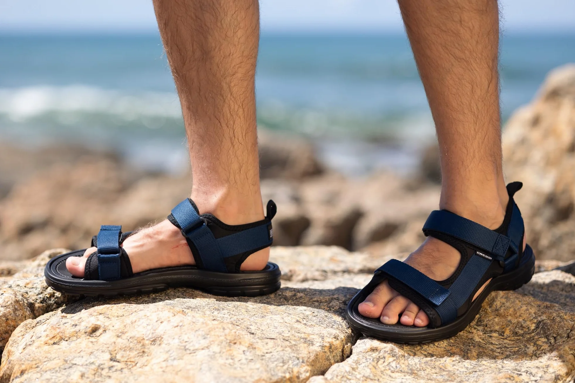 CRESSI Pete Sandał czarny/niebieski granatowy 44 - sandały unisex idealne na letnie dni na plaży, zaprojektowane z myślą o komforcie i praktyczności w środowisku wodnym, czarny/niebieski granatowy, 44