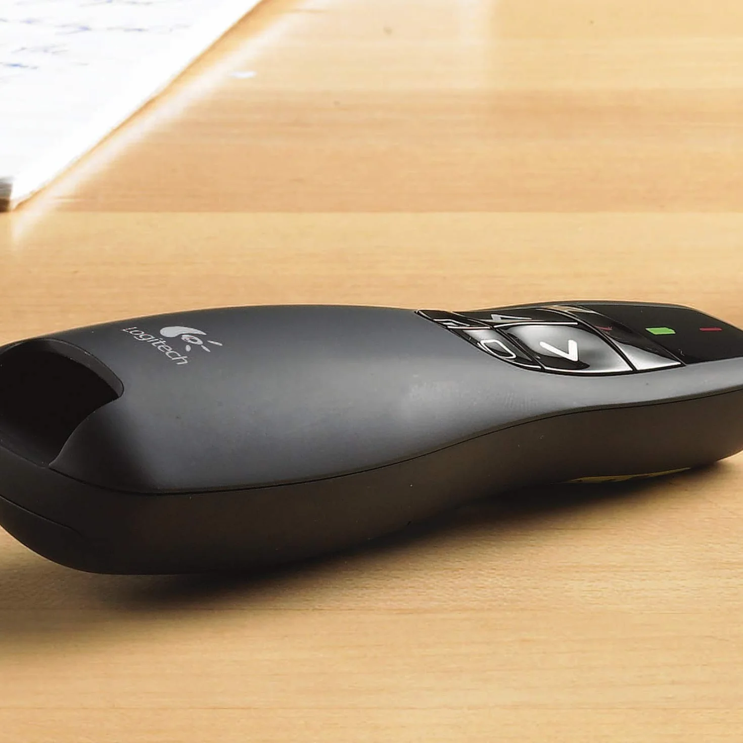Logitech R400 Prezenter BezprzewoDowy, Czarny