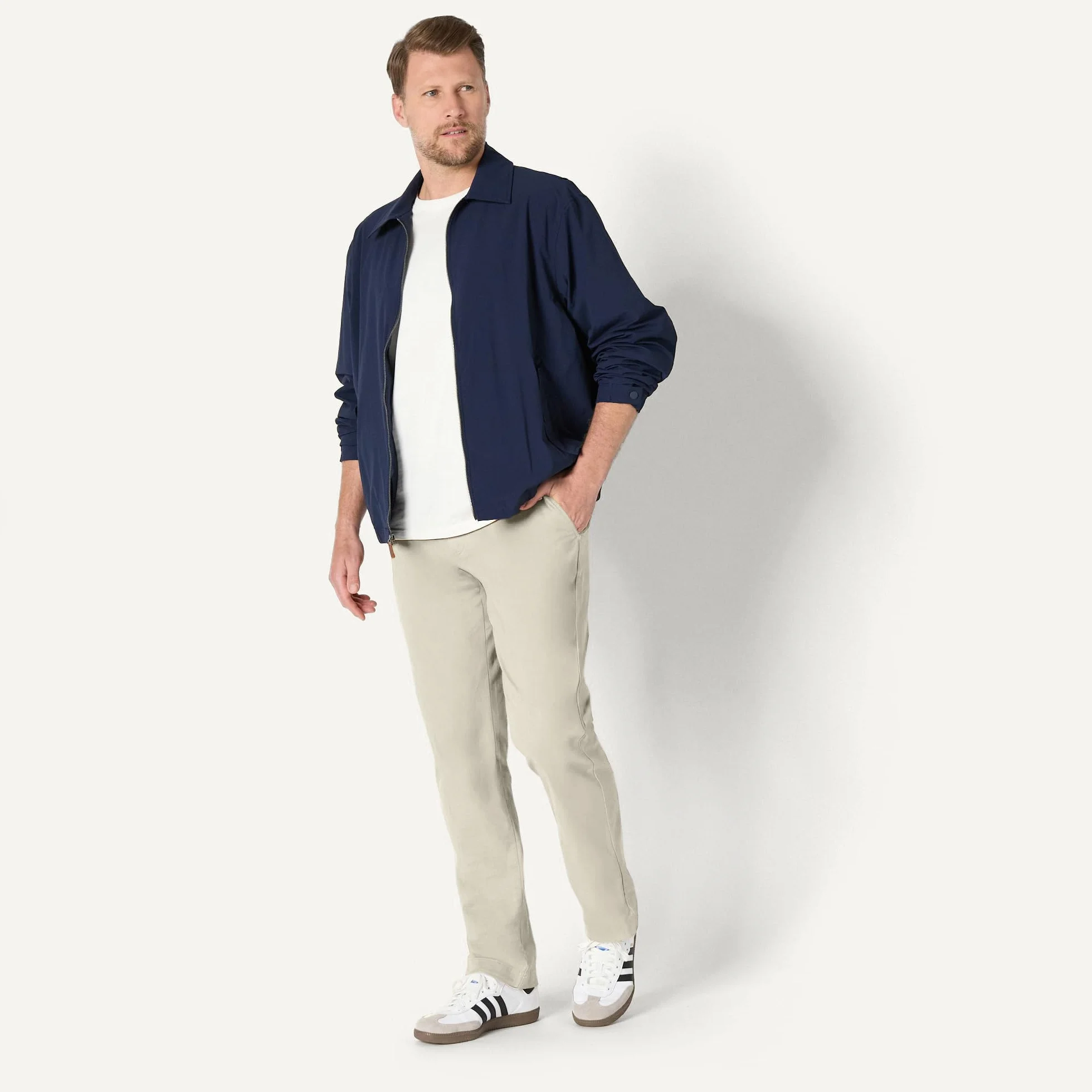 Amazon Essentials Mężczyźni Sportowe casualowe spodnie chinosy ze stretchem athletic fit (dostępne w wersjach Big i Tall)