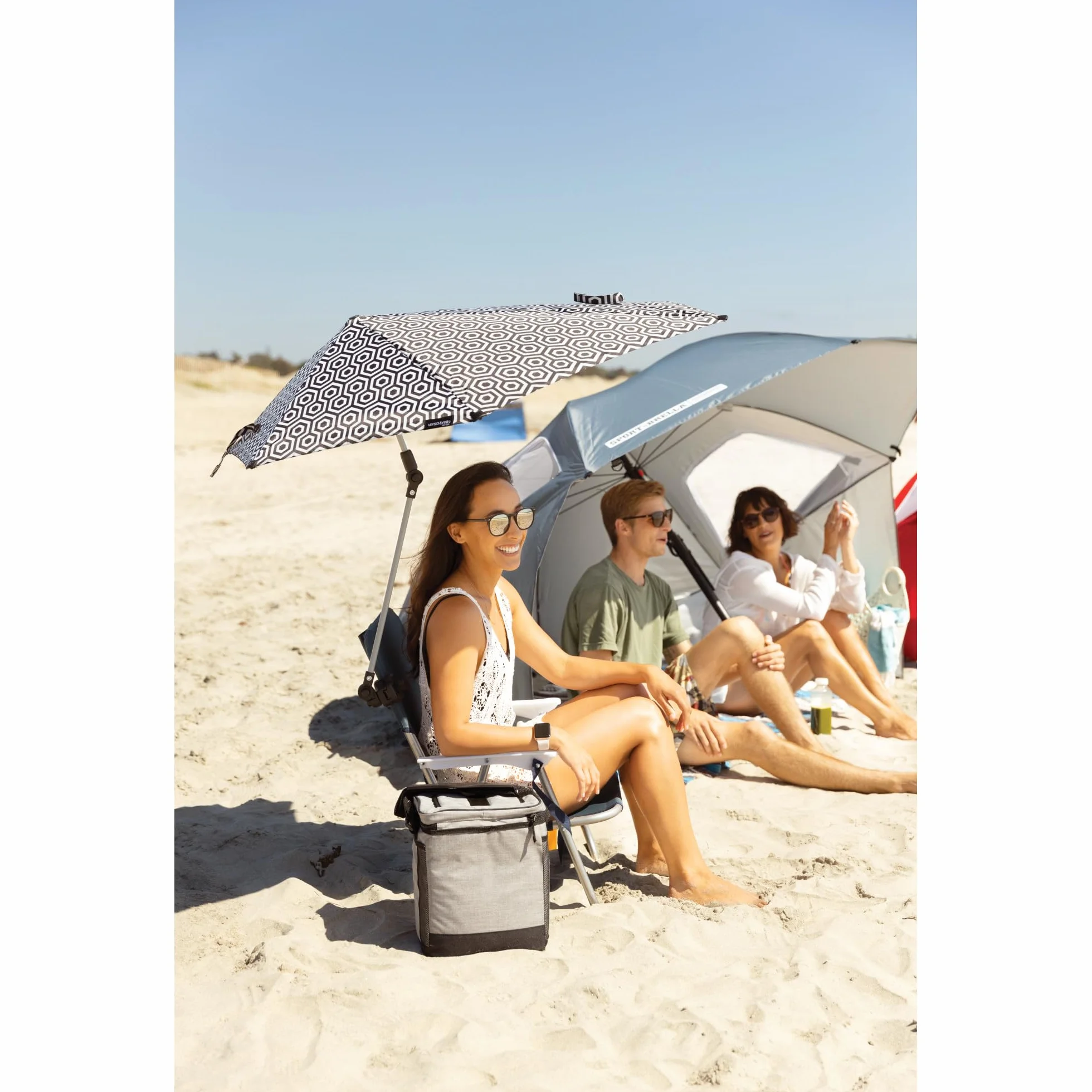Versa-Brella UPF 50+ Parasol przeciwsłoneczny, przenośny, do sportu i aktywności na świeżym powietrzu, bezpieczny zacisk, obracany o 360 stopni dla maksymalnej ochrony, kompaktowy, z futerałem