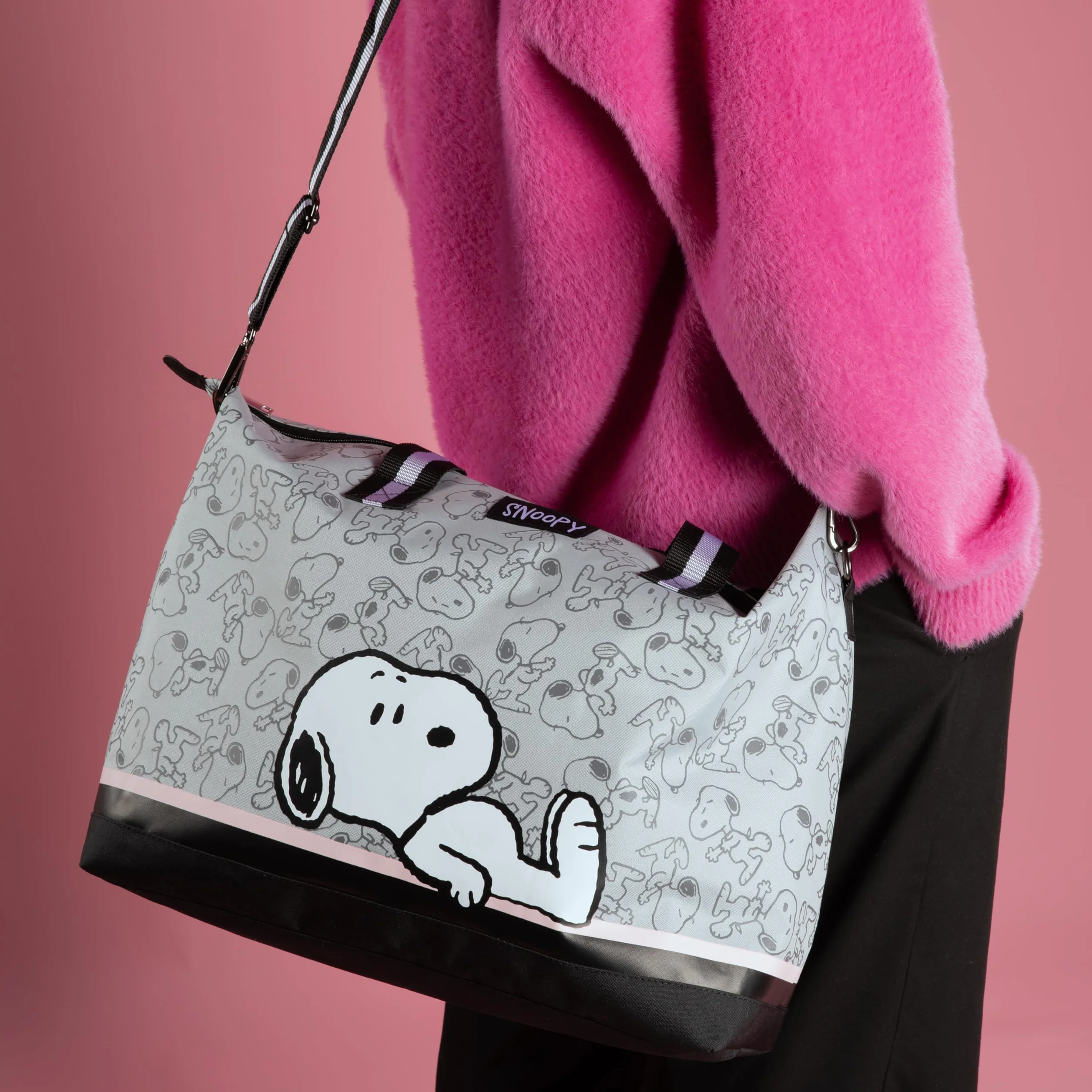 Undercover - Snoopy Weekender – torba do noszenia z motywem – przestronna komora główna z małą kieszenią na zamek błyskawiczny – 2 uchwyty do noszenia i pasek na ramię