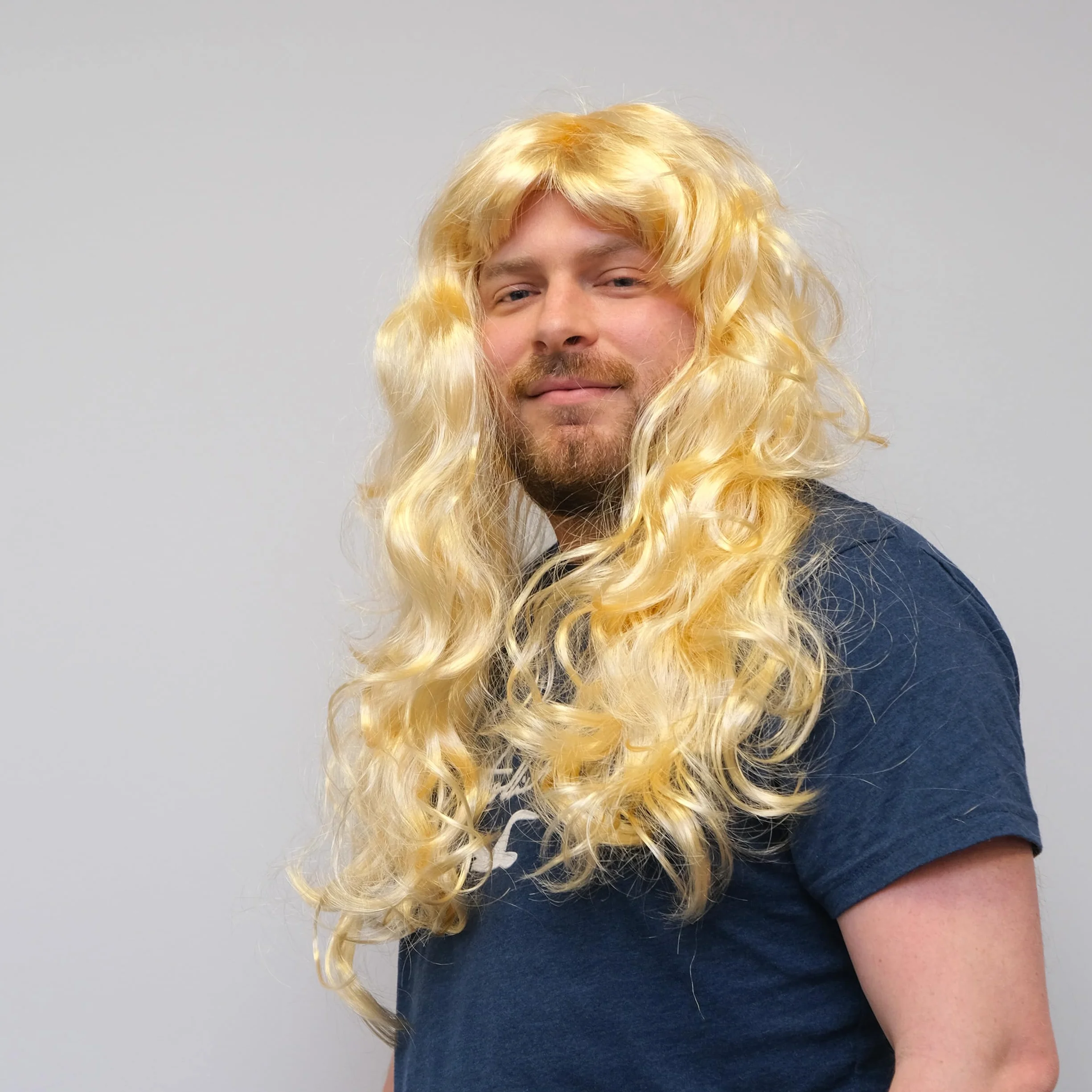 TRIXES Blond peruka – falowane, naturalnie wyglądające włosy z frędzlami – na imprezę kostiumową, Cosplay, Halloween