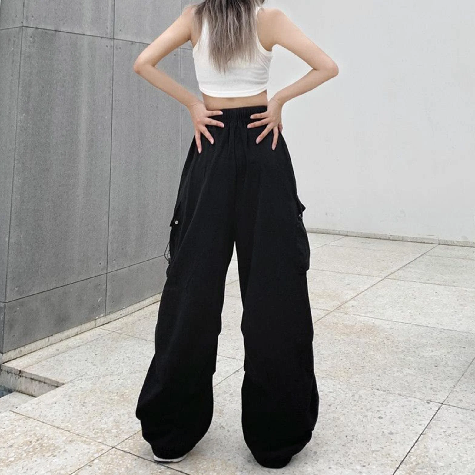 Czarne spodnie damskie luźne spodnie cargo streetwear joggery spodnie dresowe sznurek na co dzień luźne szerokie nogawki