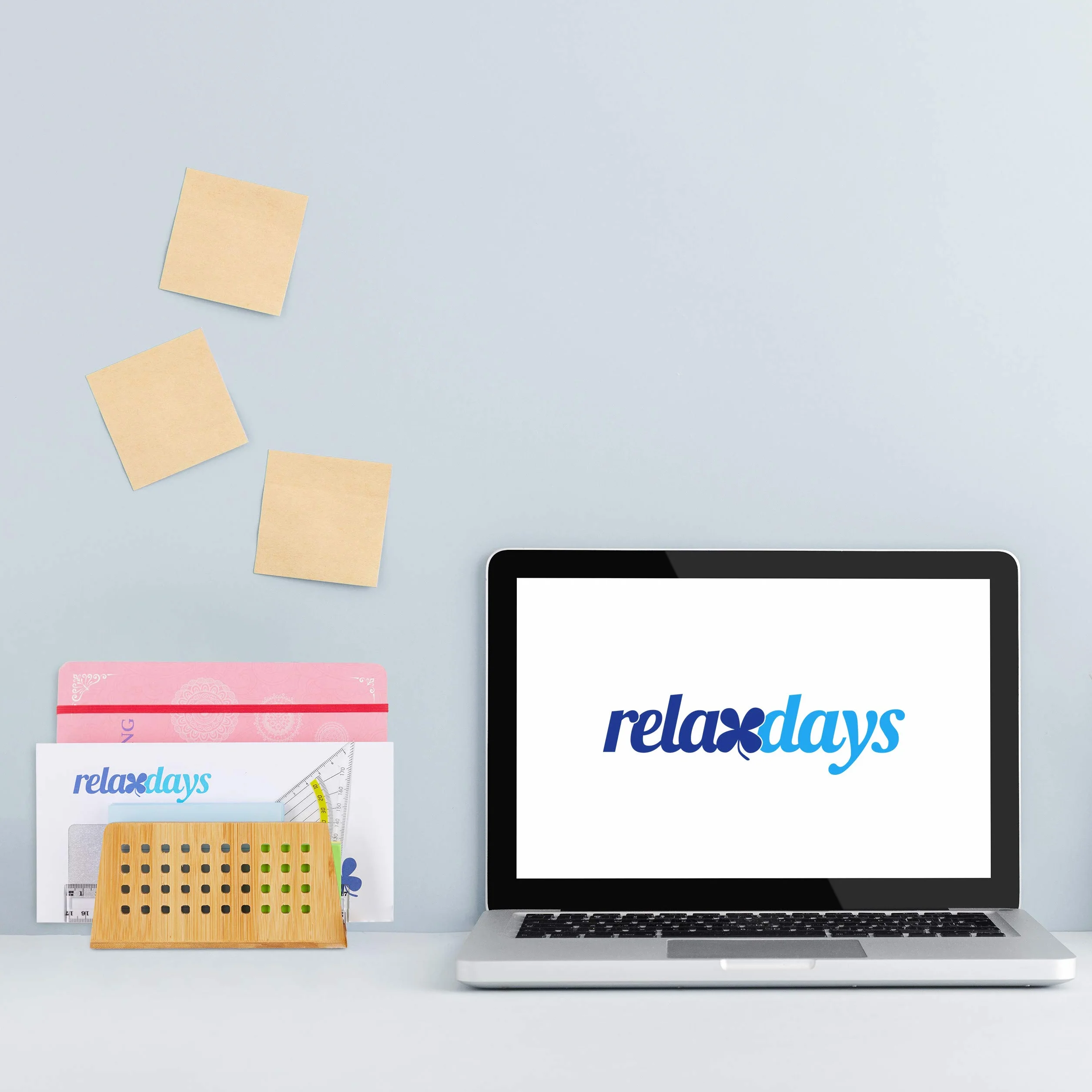 Relaxdays Bambusowy stojak na dokumenty, 2 perforowane przegródki, praktyczny stojak na listy, artykuły biurowe, uchwyt na listy DIN A5, naturalny